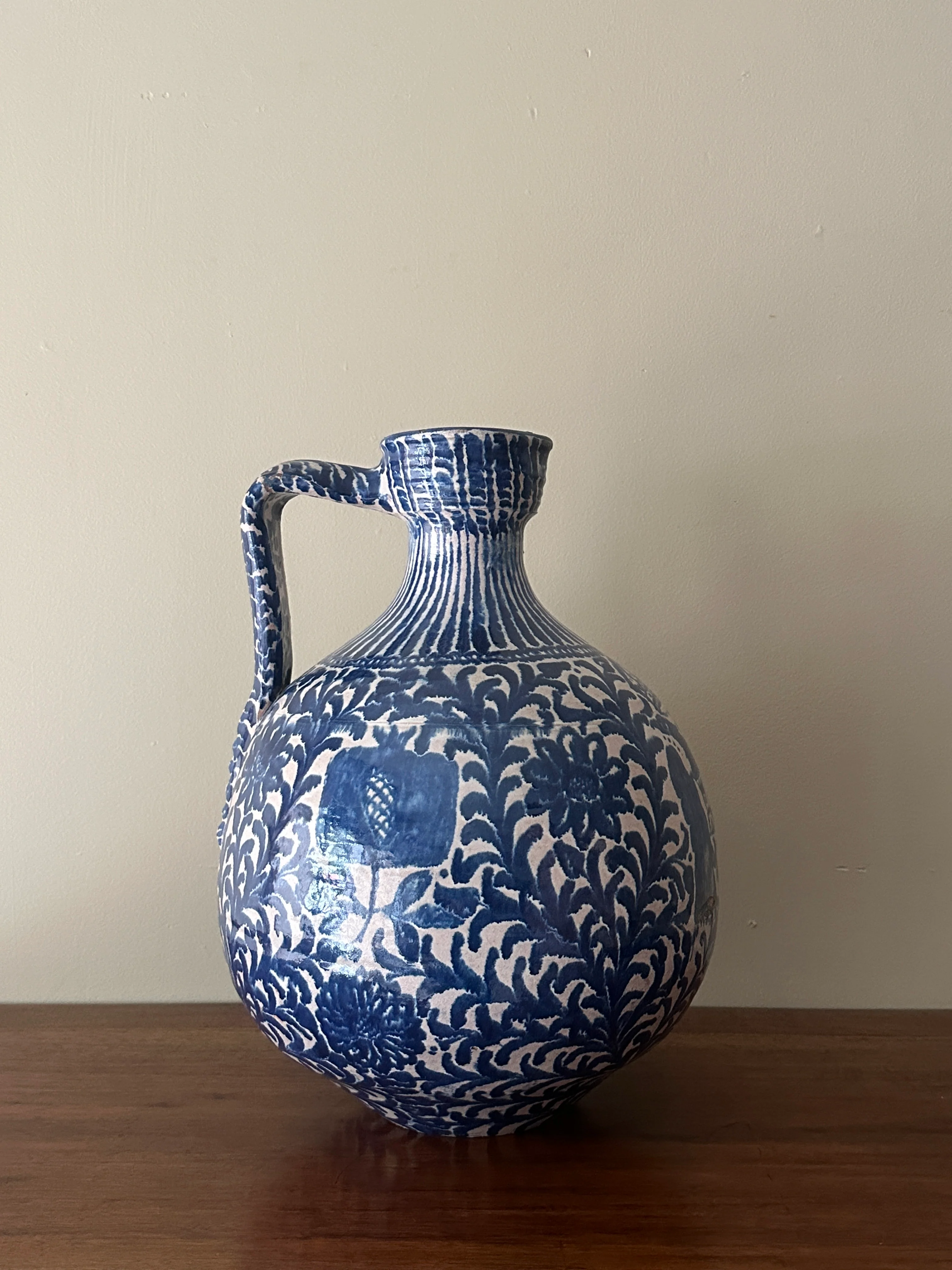 18th c. Spanish hand painted Fajalauza pitcher - Image 3