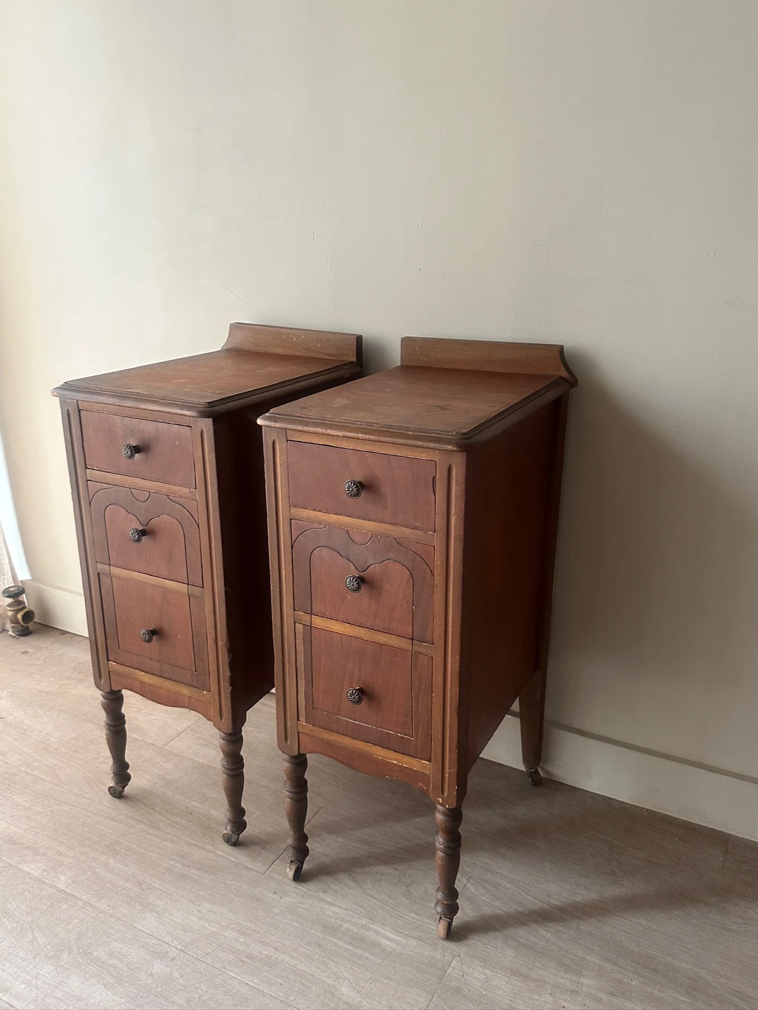 2 depression era nightstands. Sold individually. - Image 4