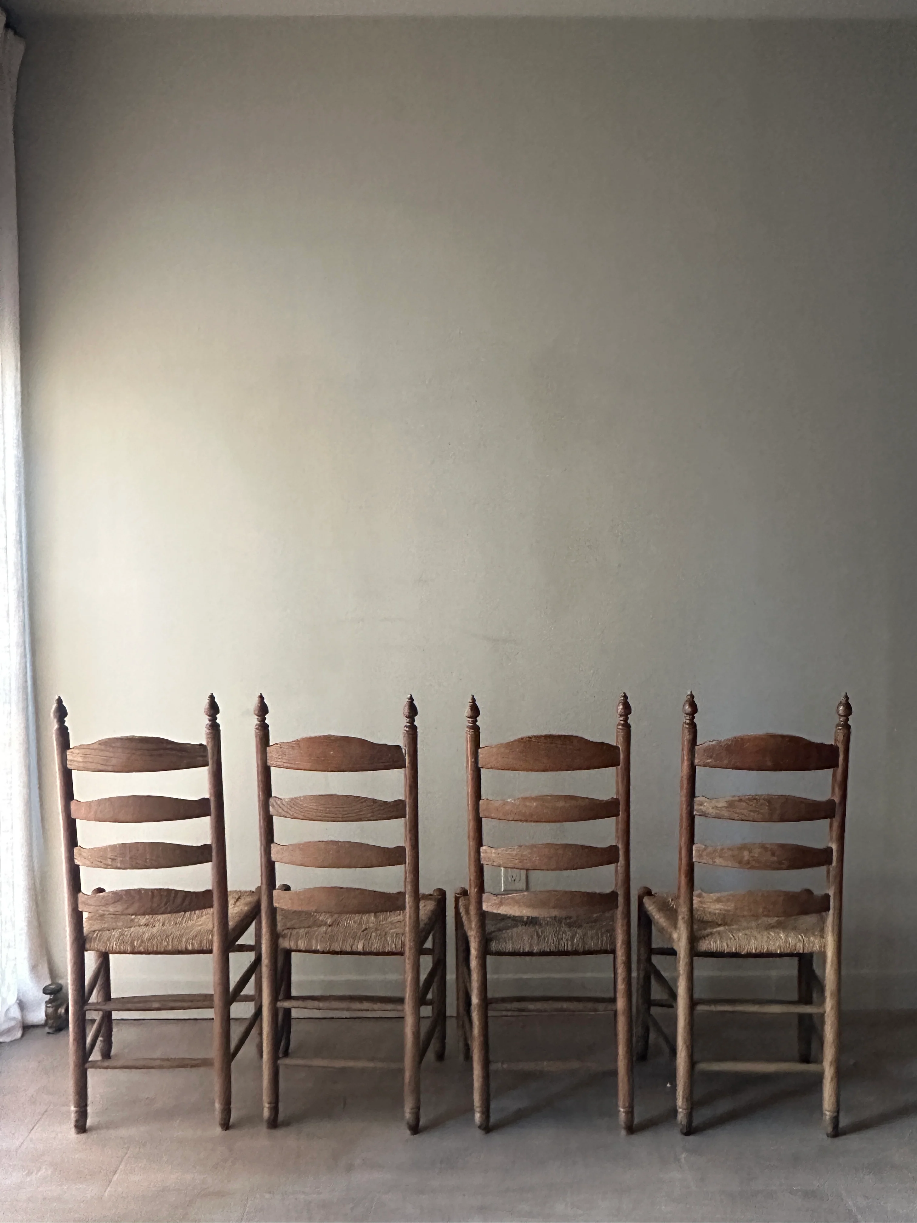 4 Medium oak and rush seat dining chairs. (Sets of 2) - Image 3