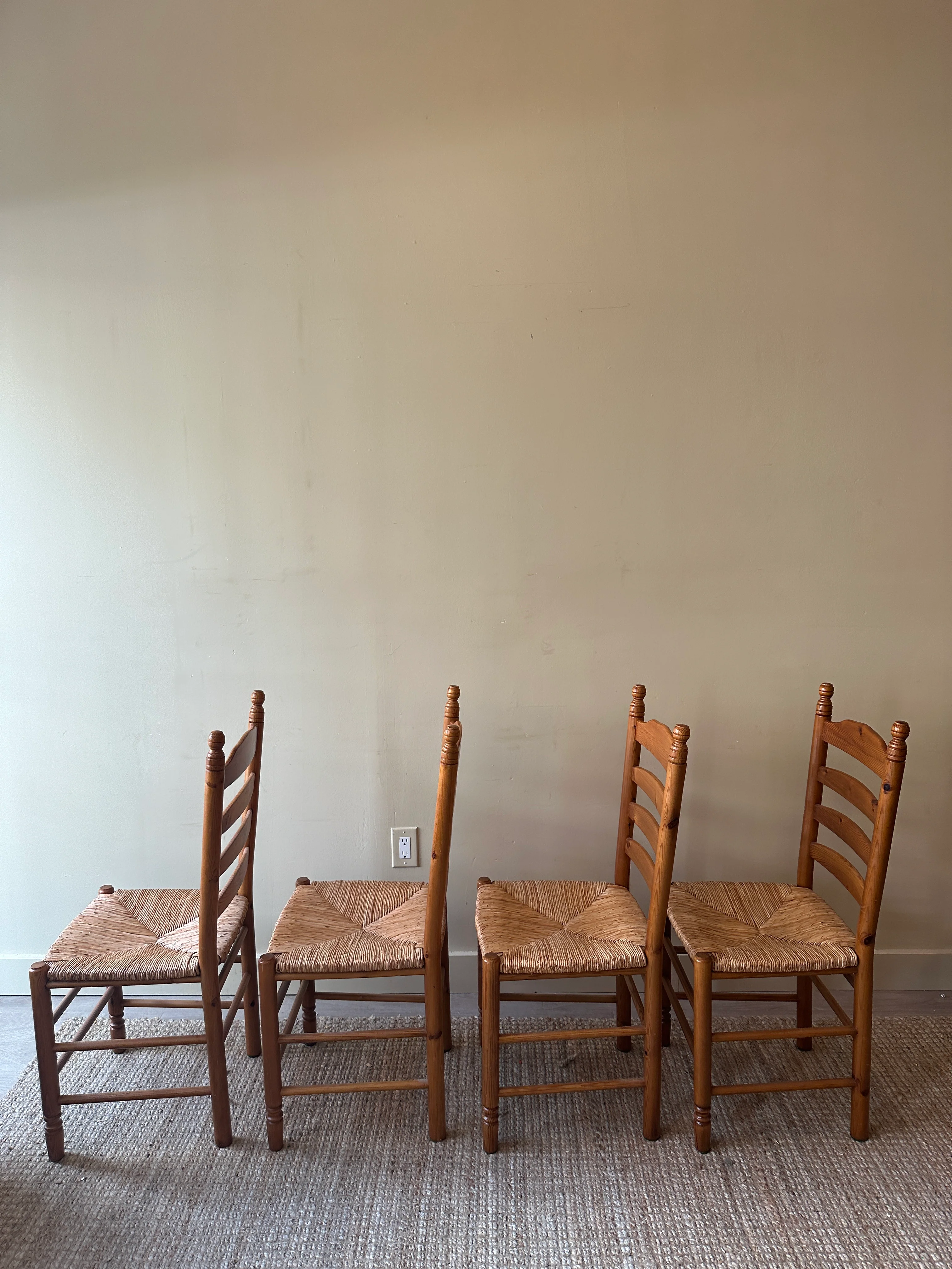 4 rush chairs. Sold as a set of four. - Image 3