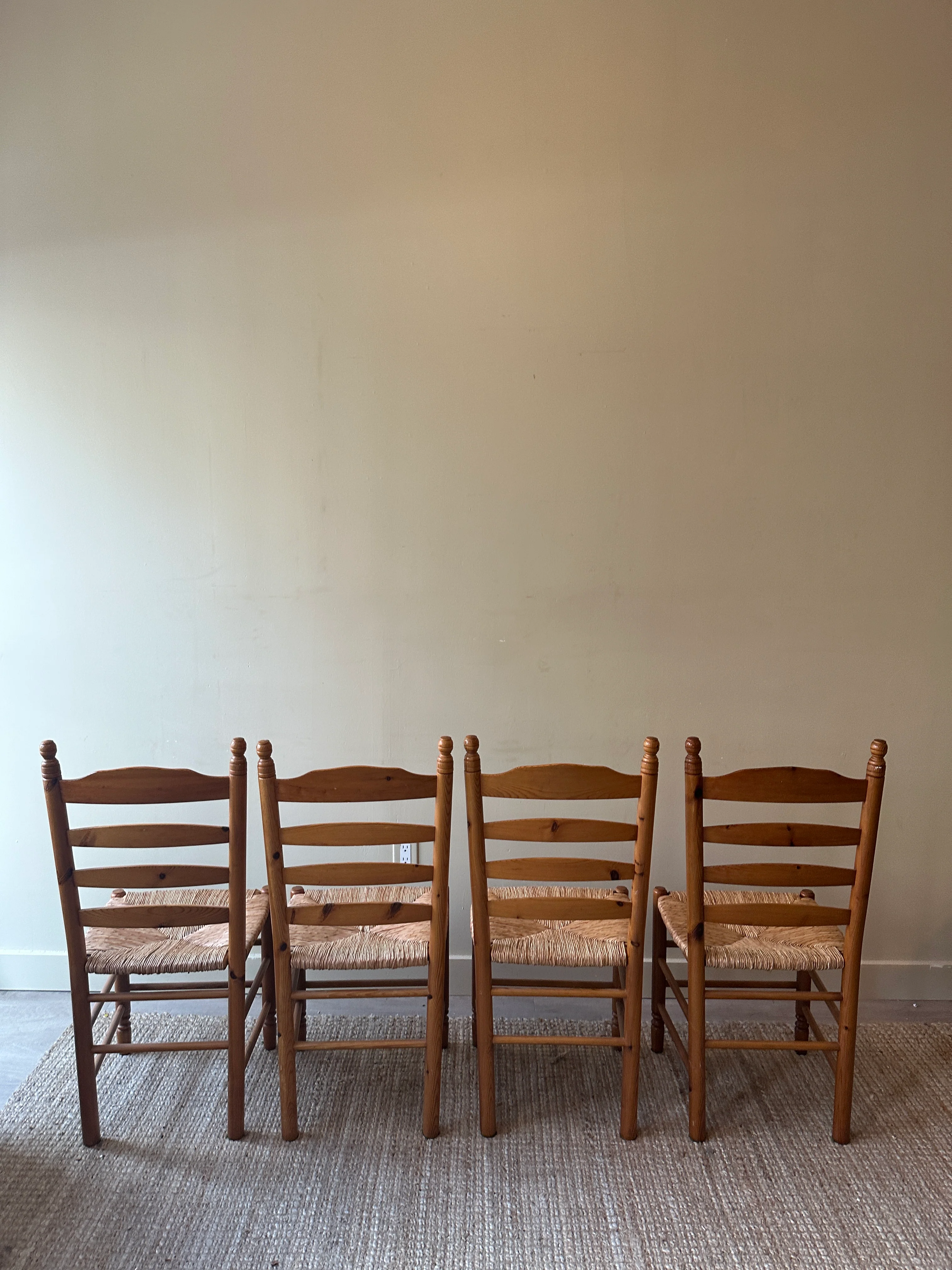 4 rush chairs. Sold as a set of four. - Image 4