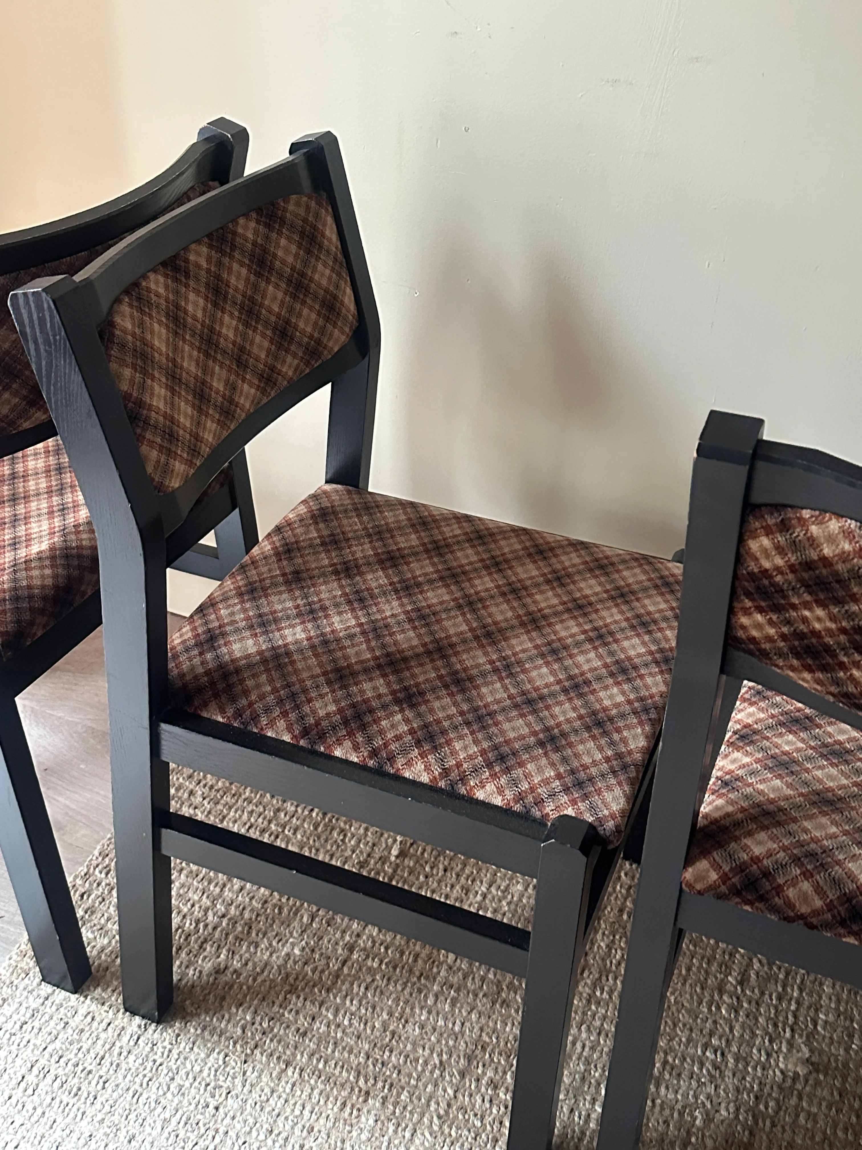 6 upholstered dining chairs. Sold in pairs. - Image 6