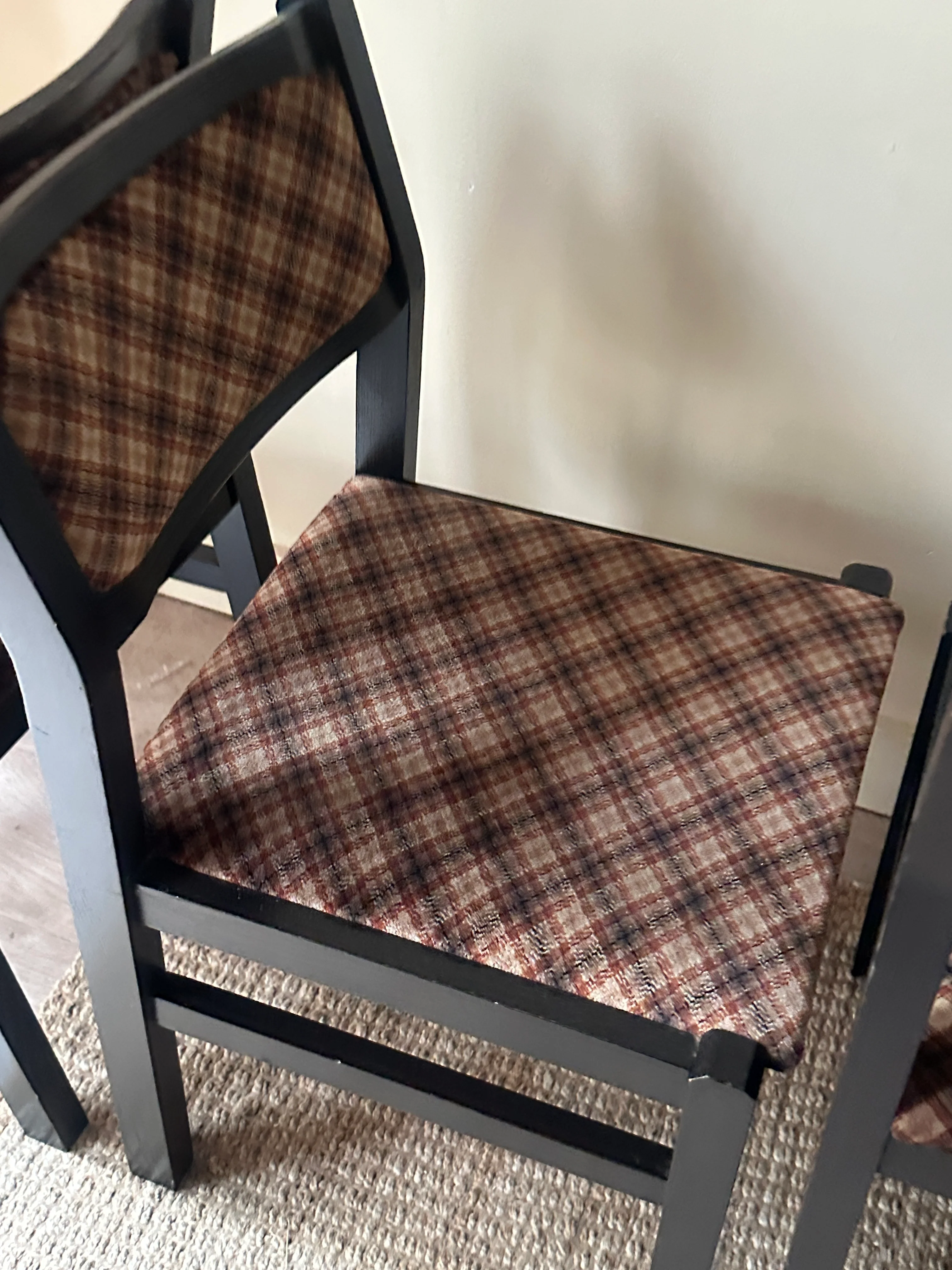 6 upholstered dining chairs. Sold in pairs. - Image 7