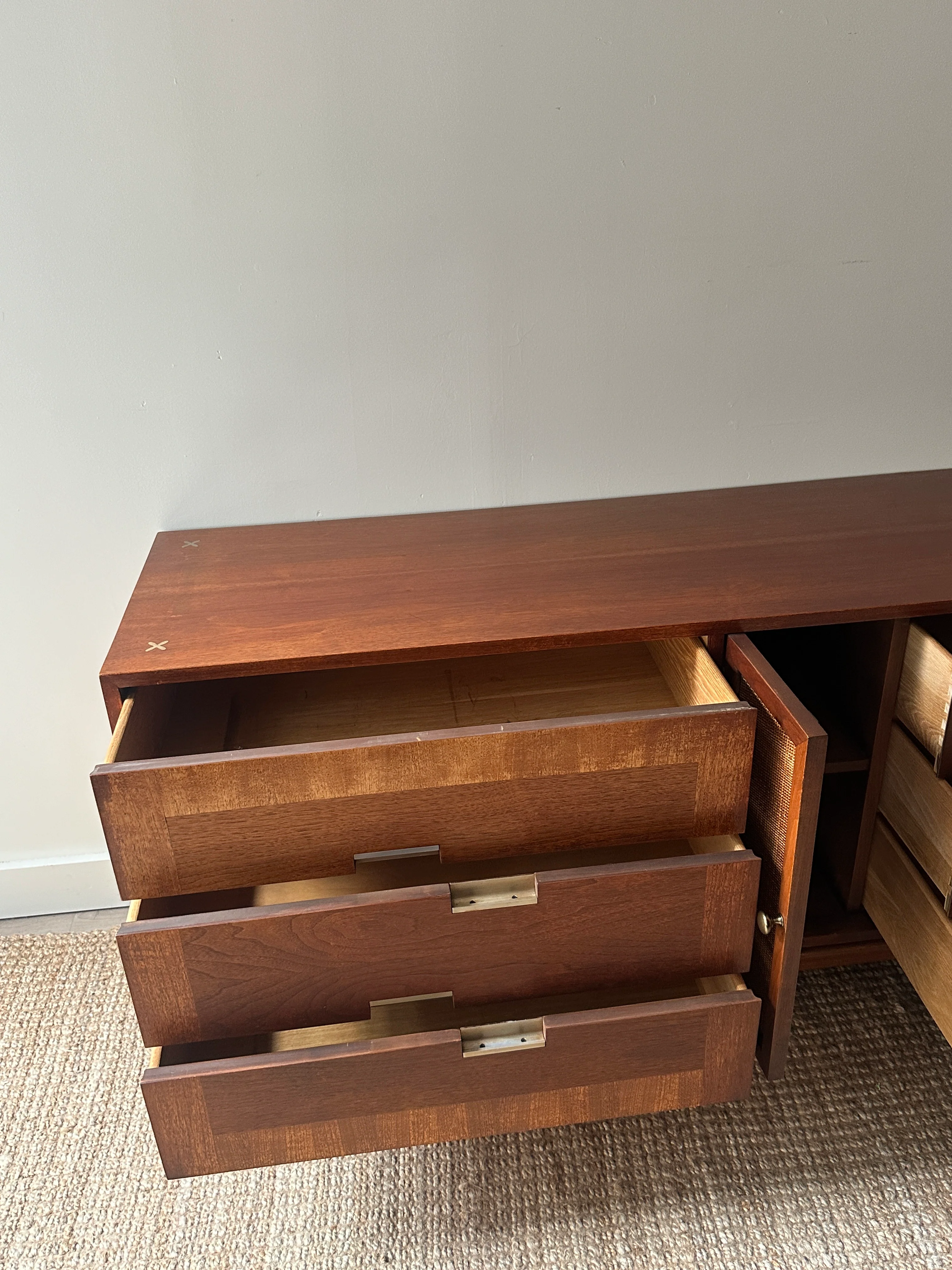 American of Martinsville credenza - Image 8