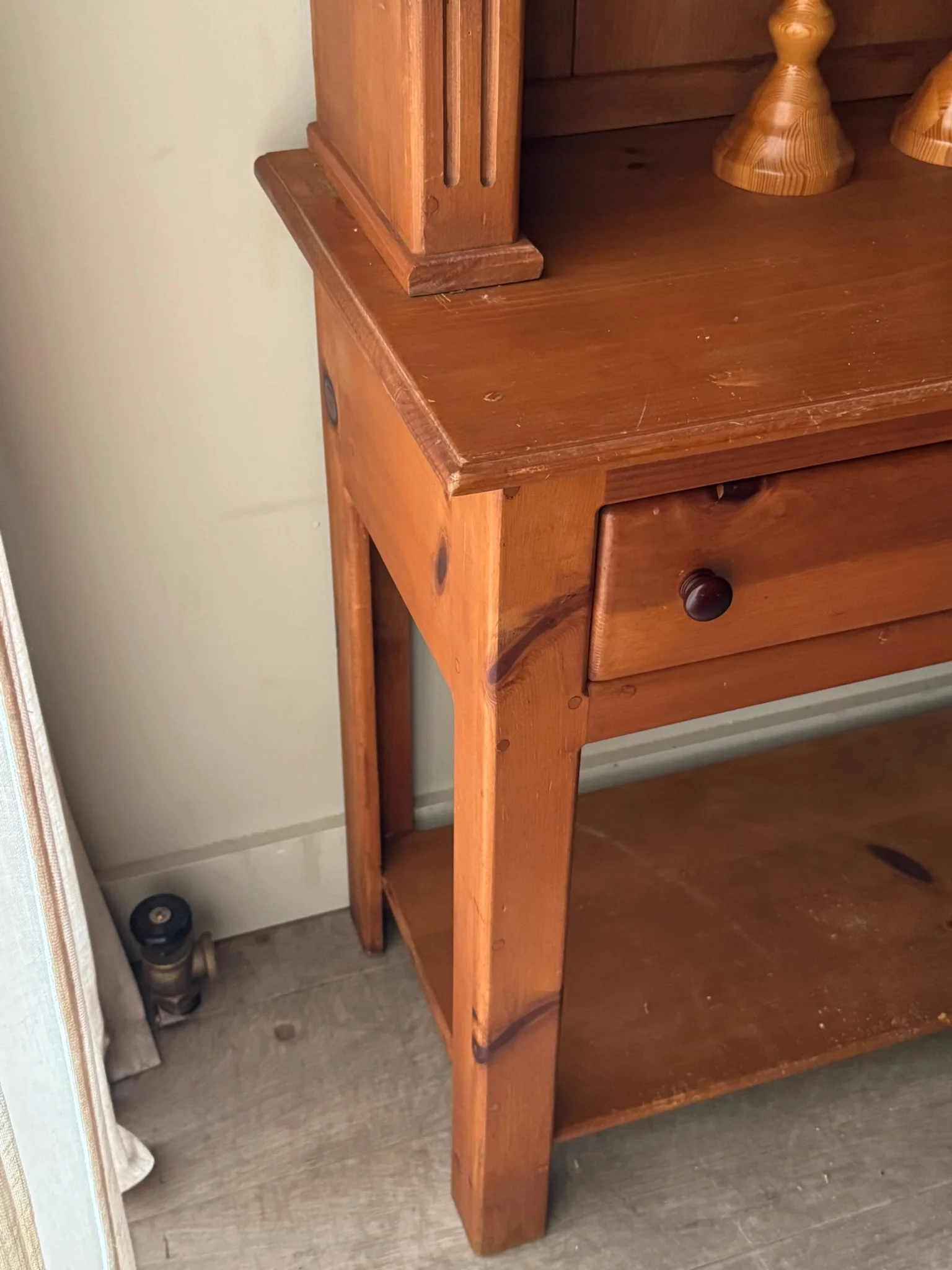 Amish pine two piece Welsh cupboard - Image 3