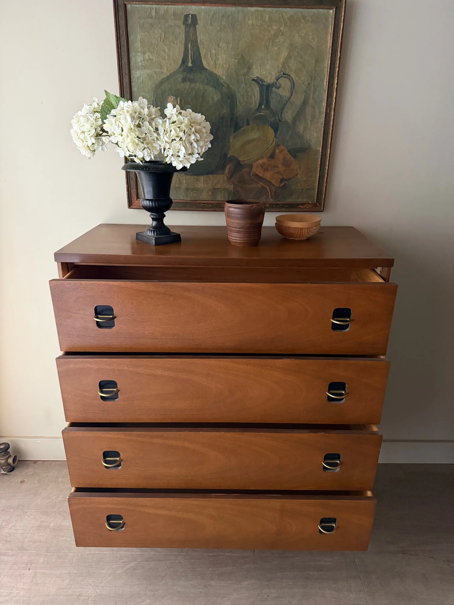 Bassett walnut dresser - Image 4