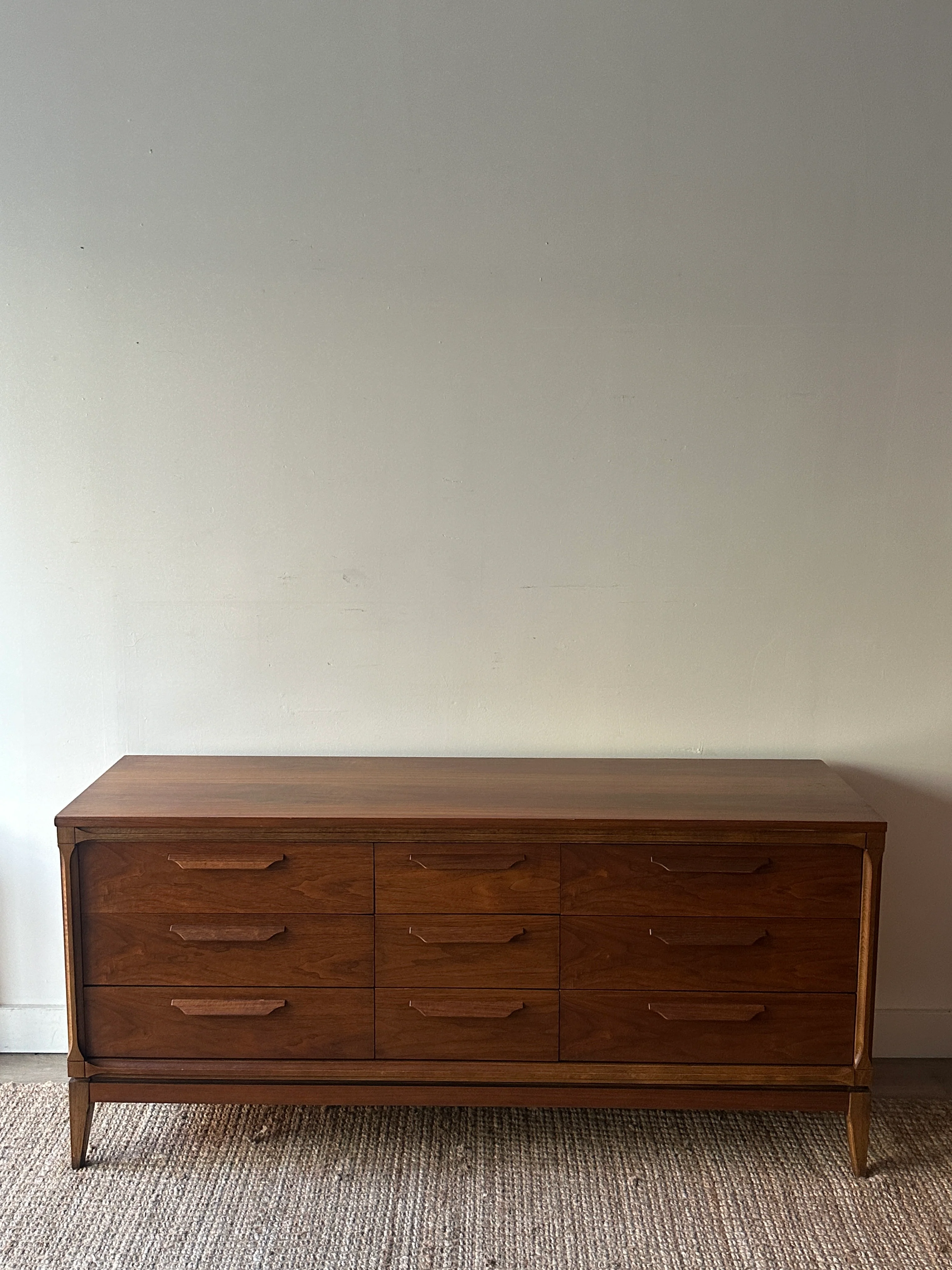 Bassett walnut dresser - Image 2