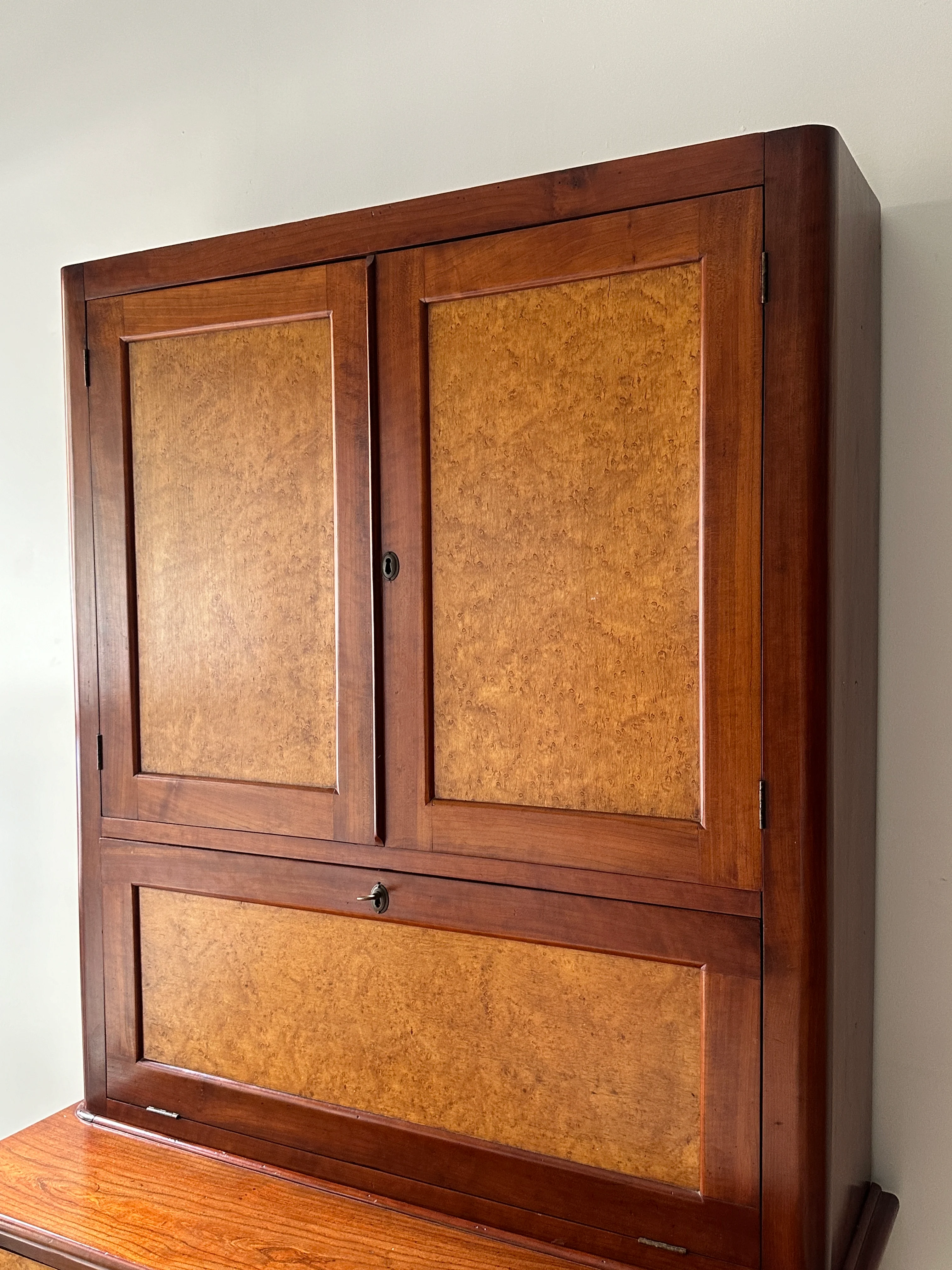 Birdseye maple secretary hutch c. 1840 - Image 4
