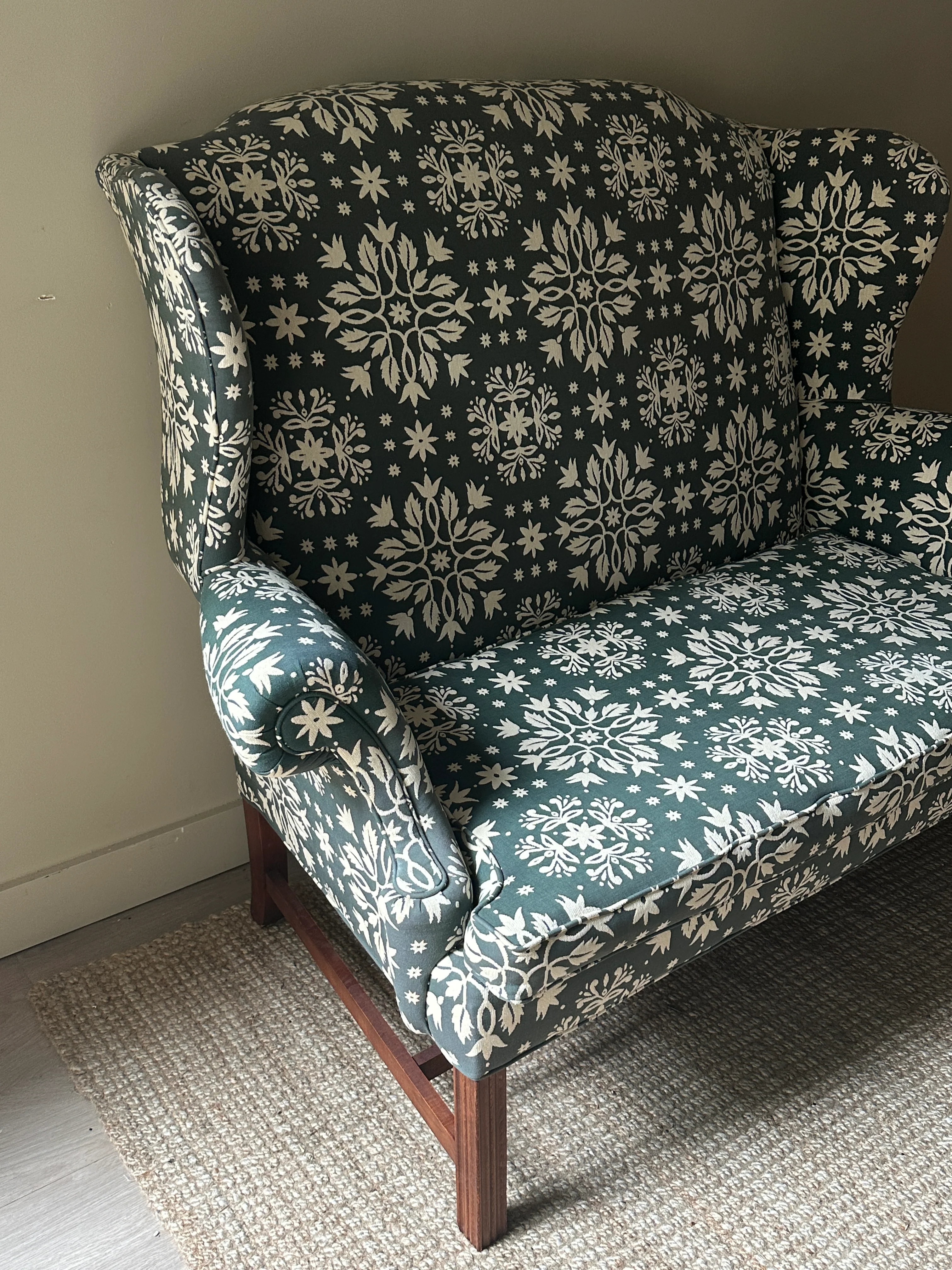 Blue and white floral settee - Image 3