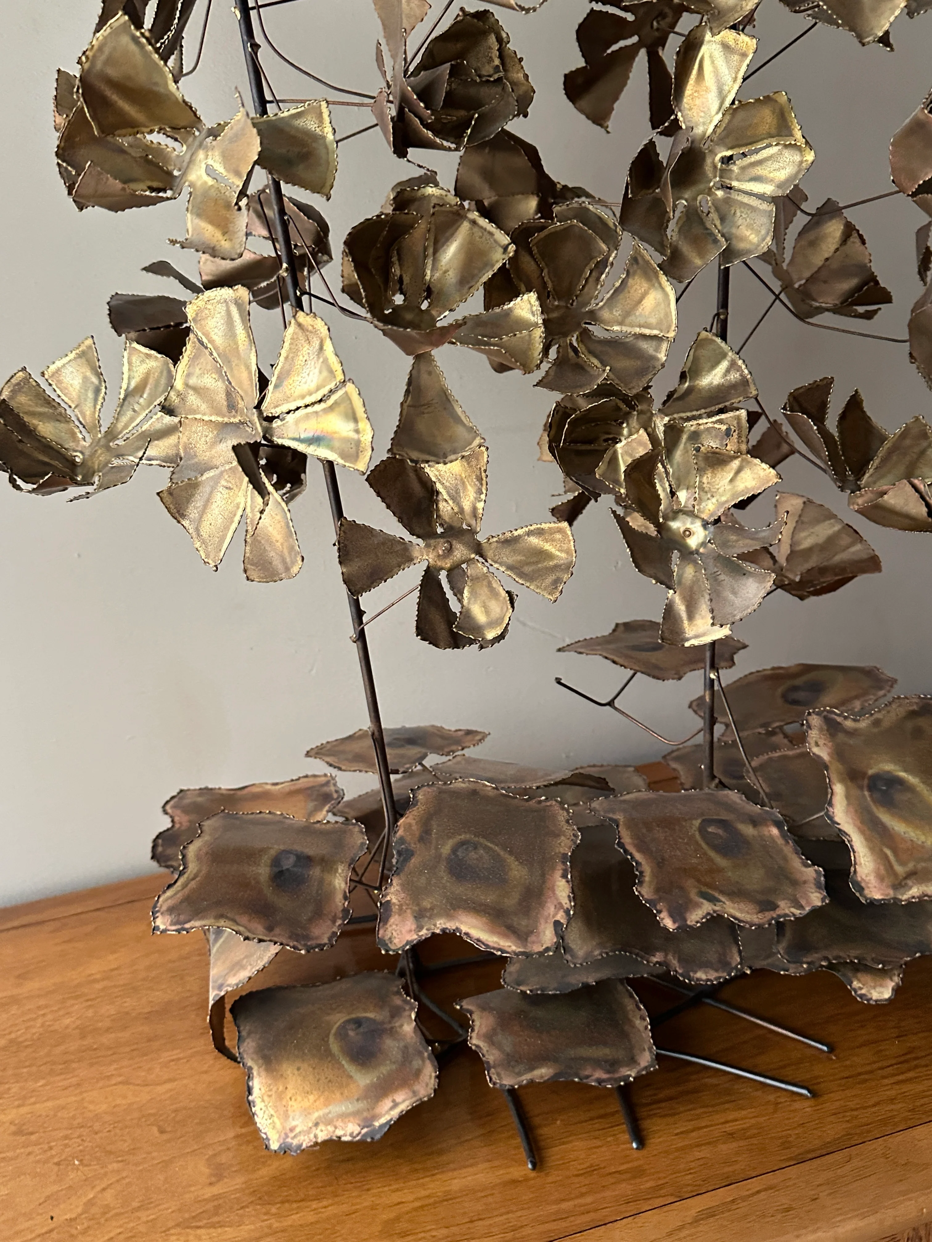 Bronze flower sculpture - Image 3