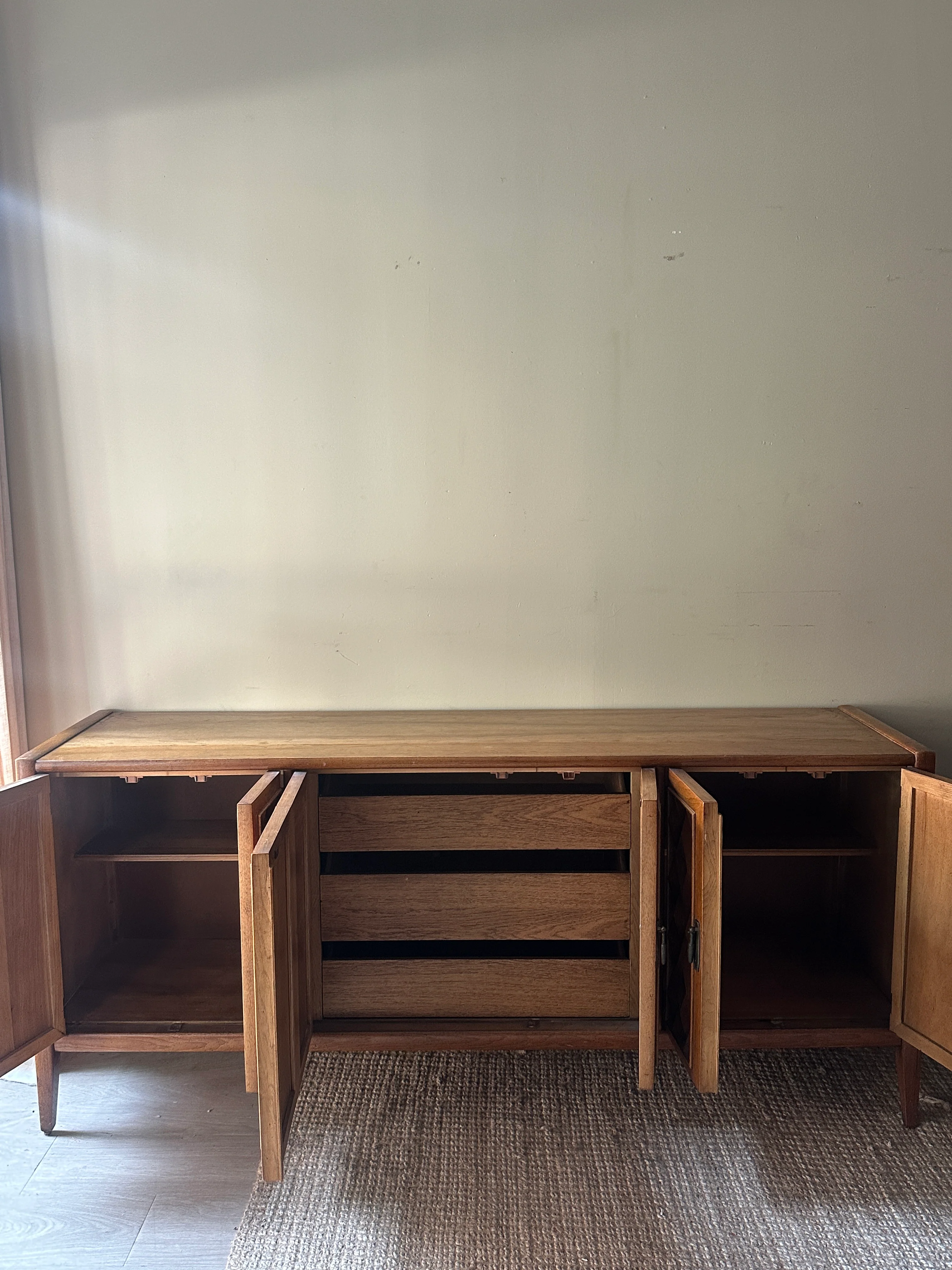 Broyhill oak credenza - Image 4