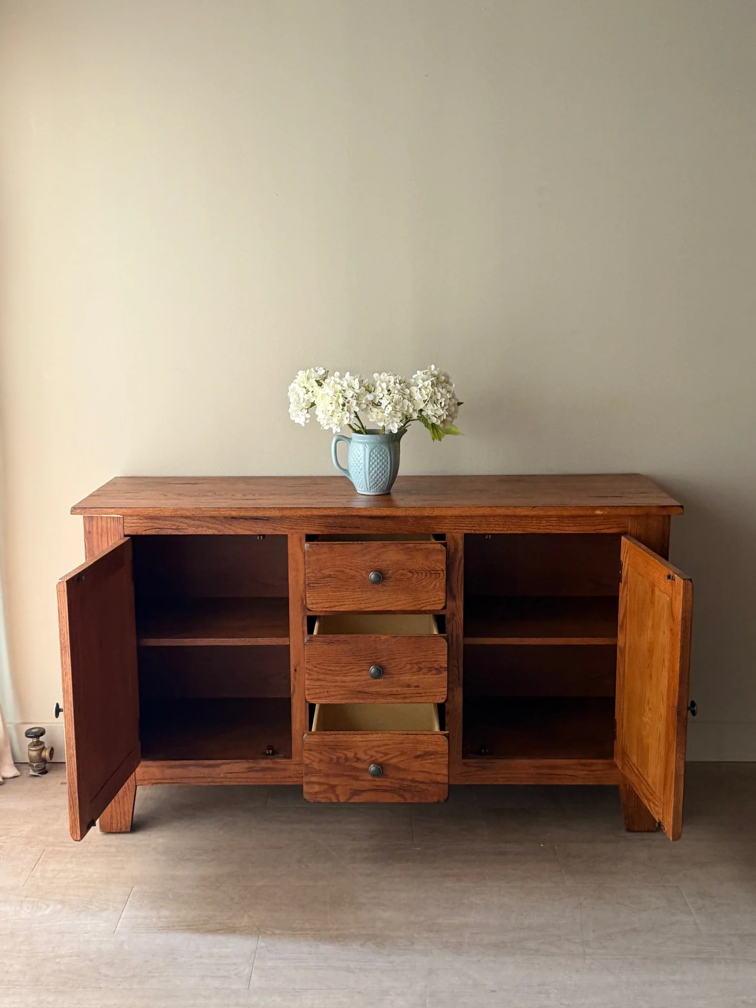 Broyhill oak sideboard - Image 4