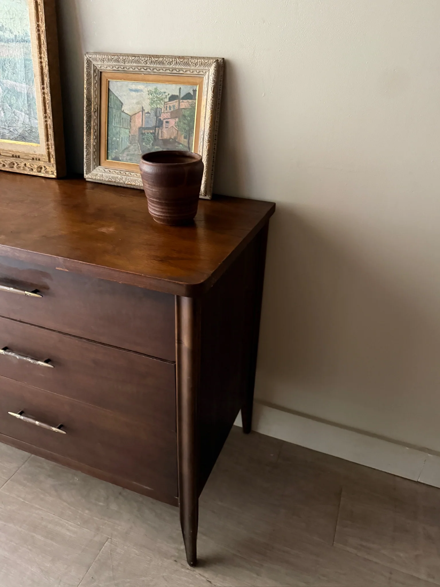 Broyhill walnut 6 drawer dresser - Image 4