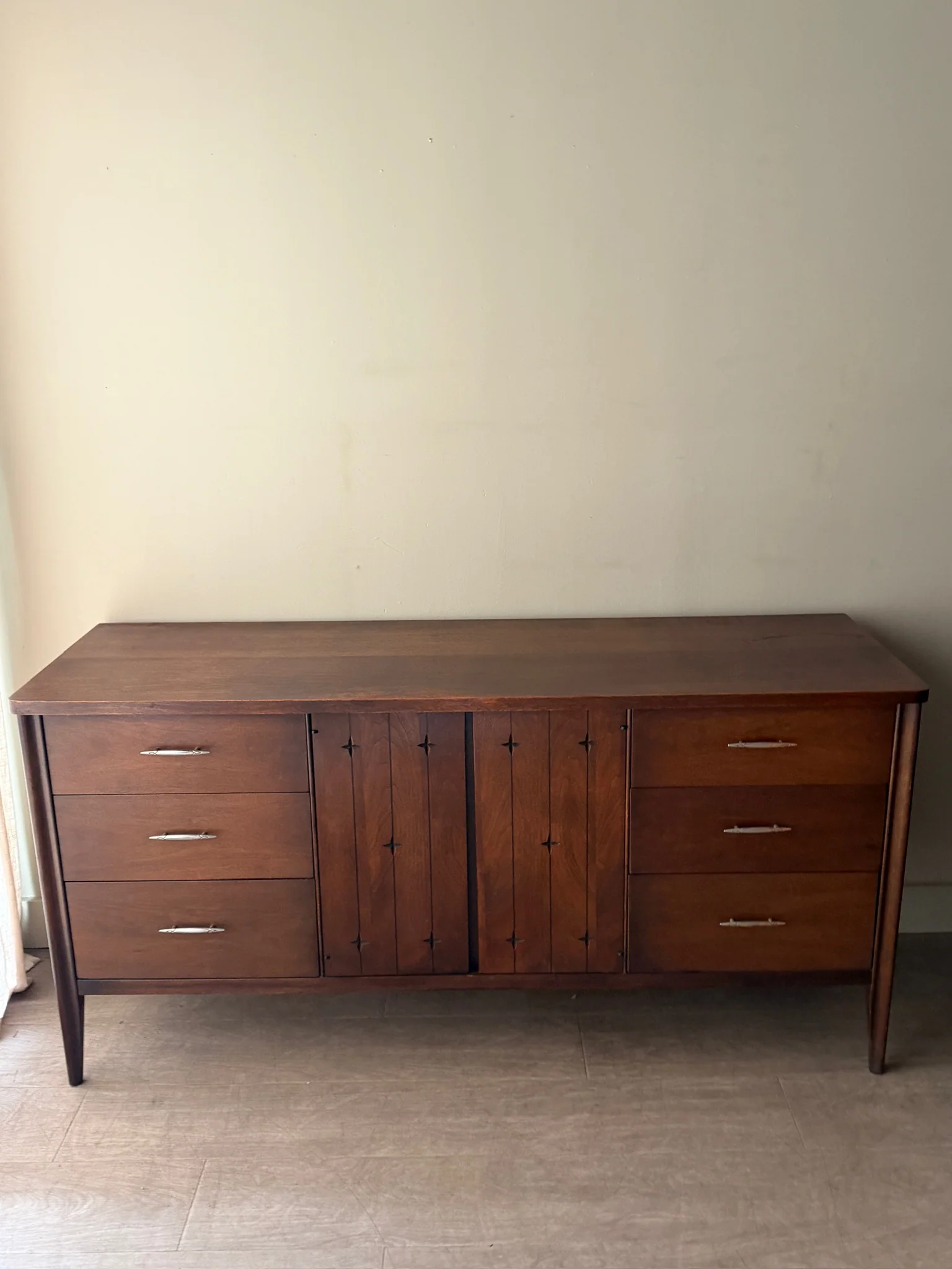 Broyhill walnut 9 drawer dresser - Image 2