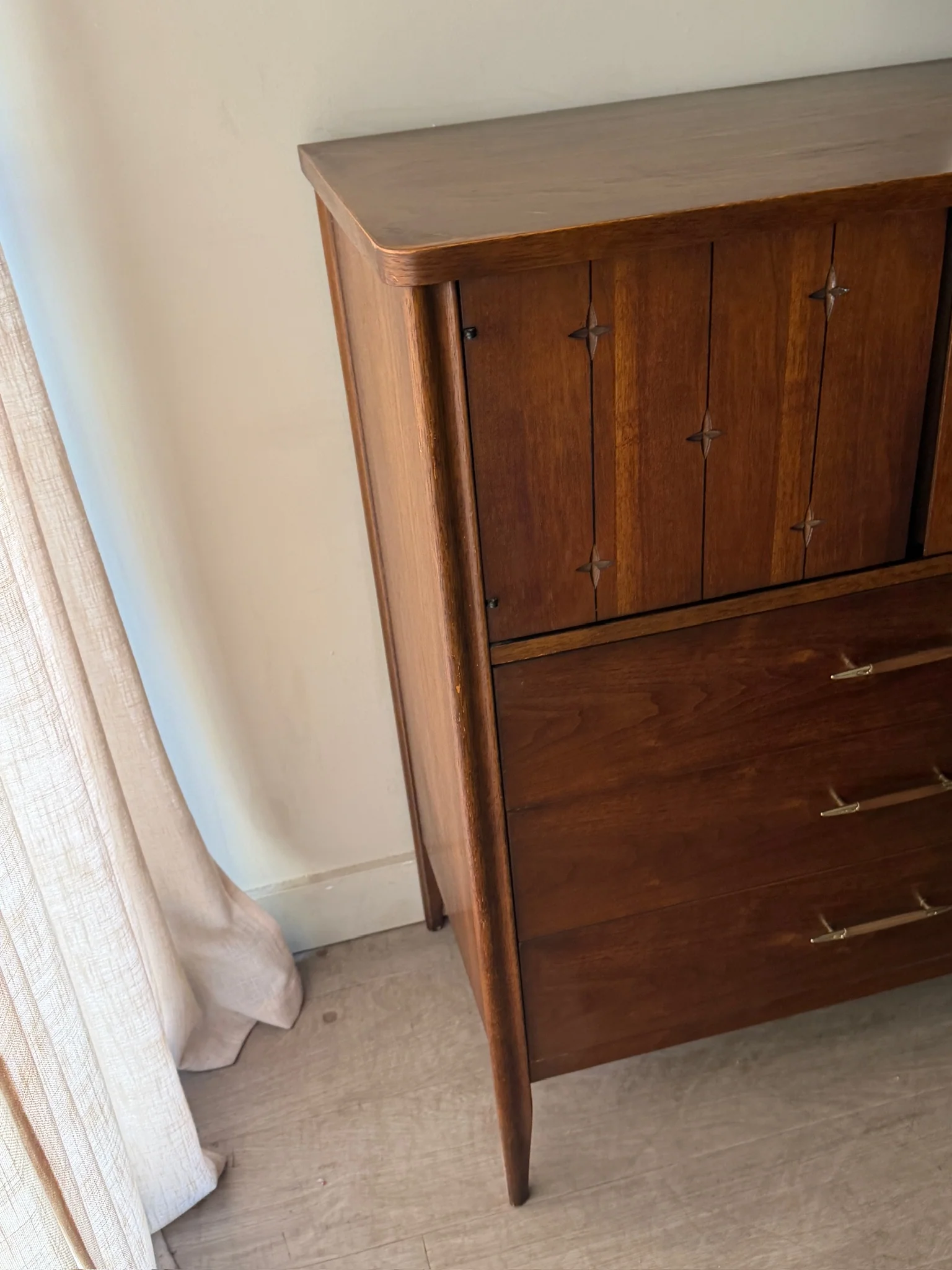 Broyhill walnut gentlemen’s dresser - Image 3