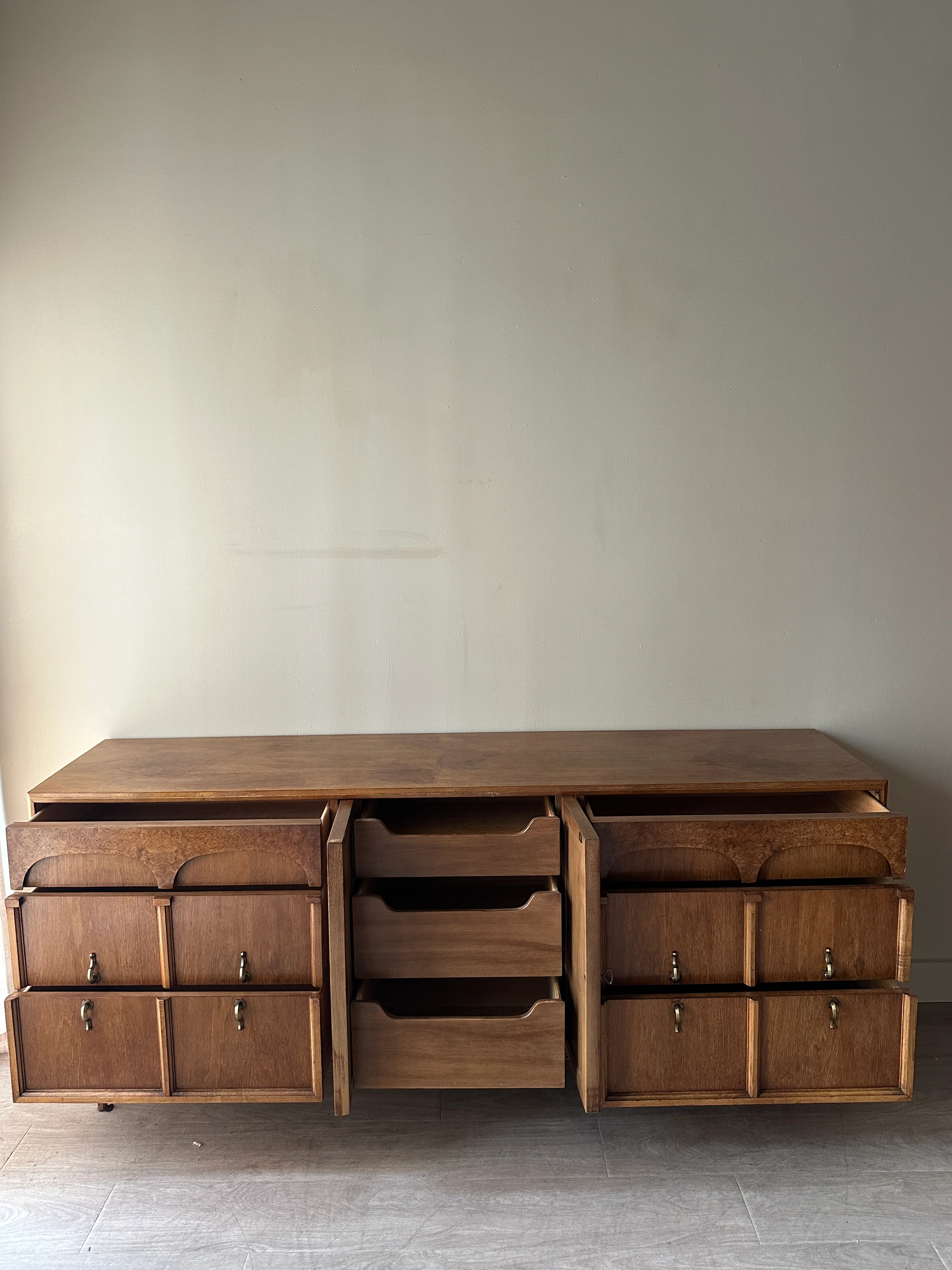Burl credenza - Image 5