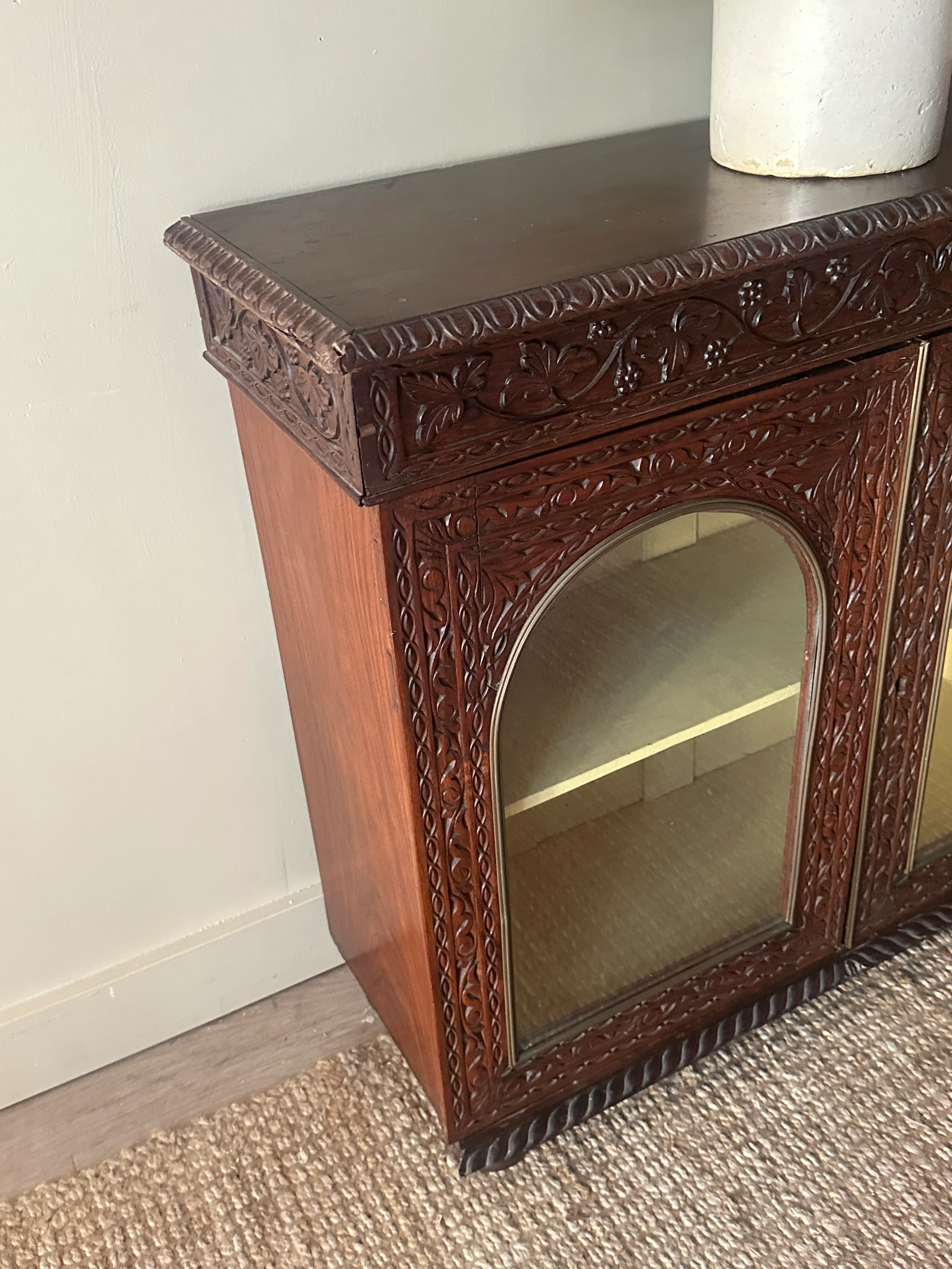 Carved display case - Image 3