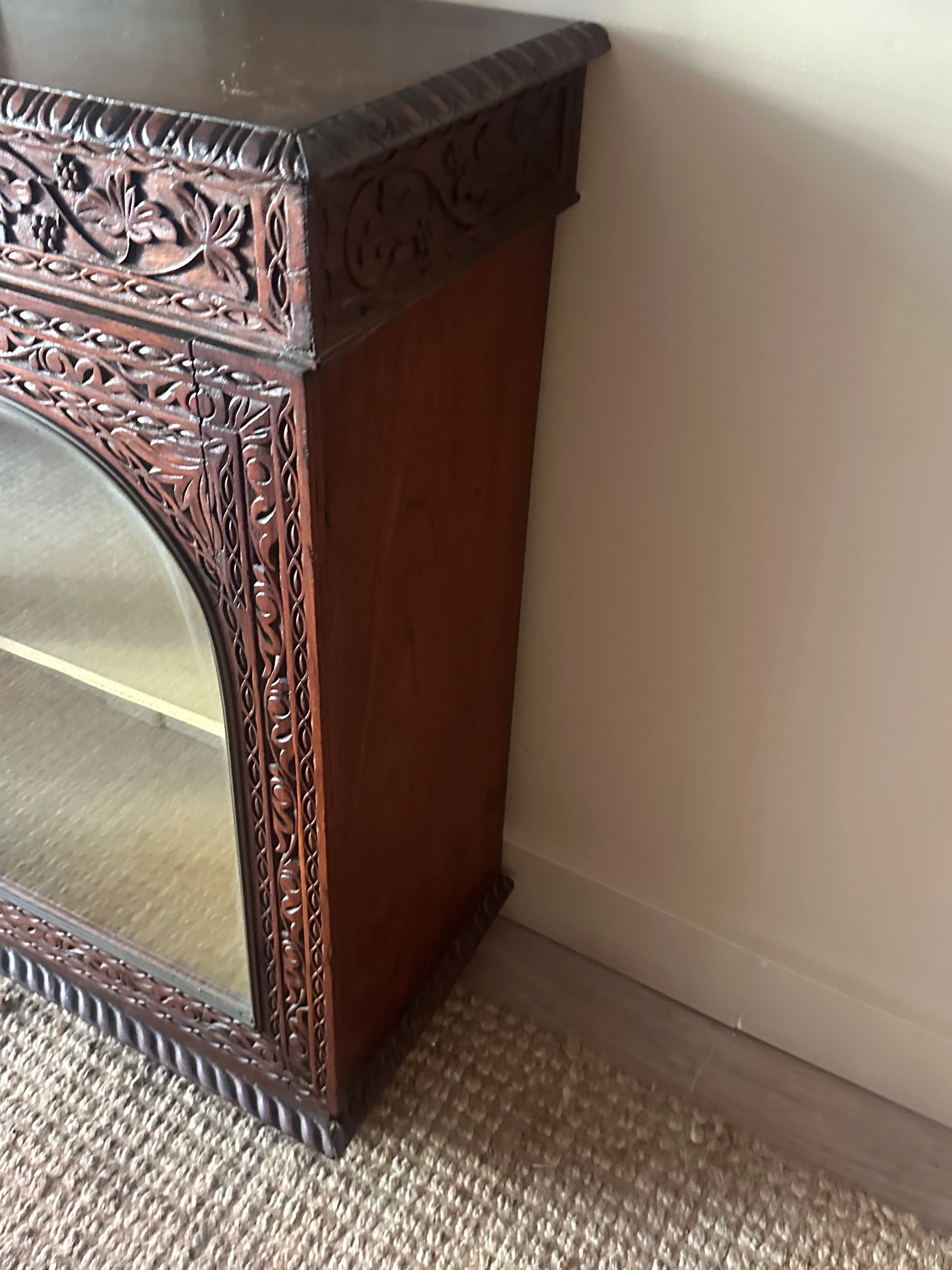 Carved display case - Image 4