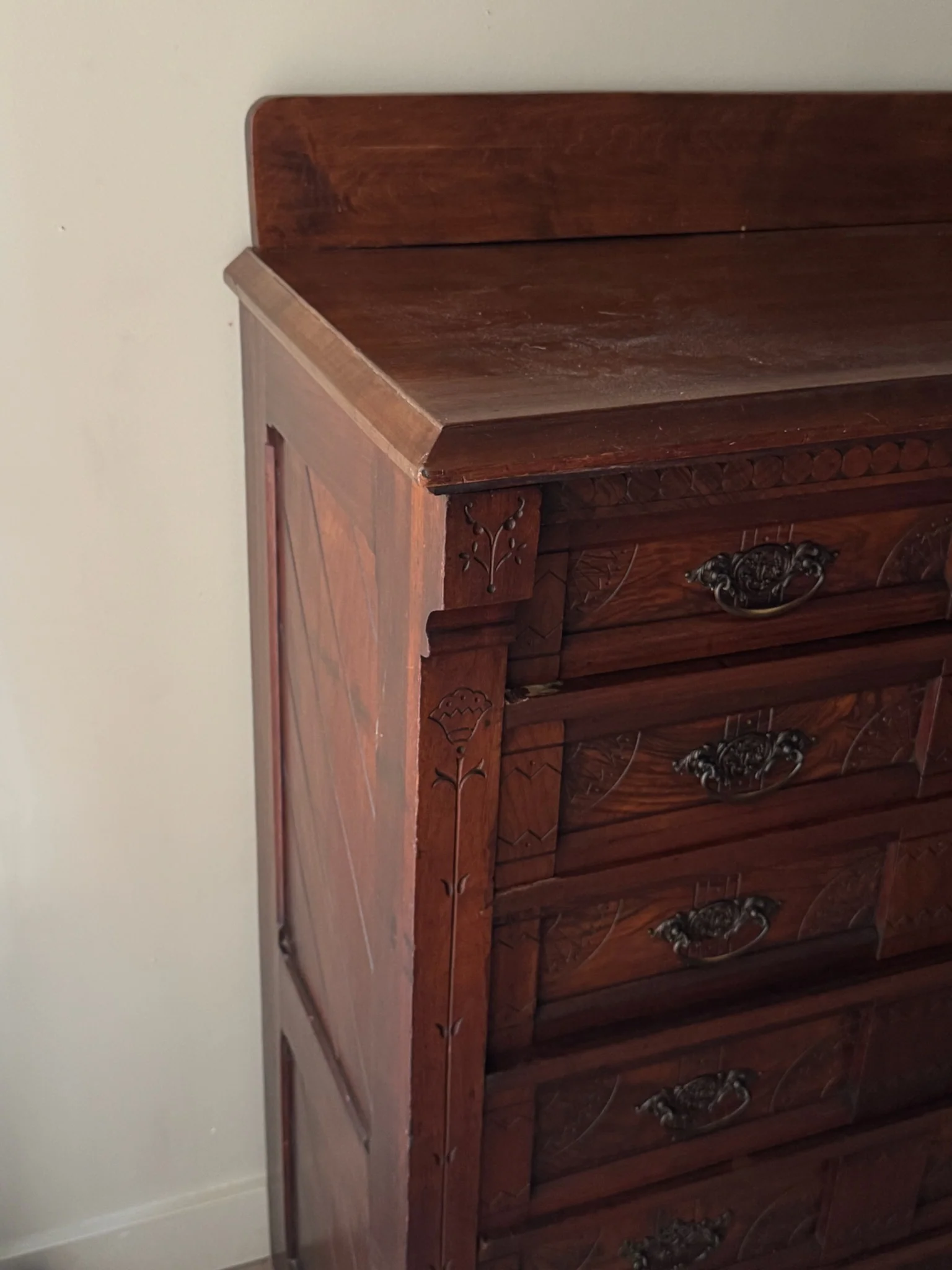 Carved Eastlake walnut dresser with side lock - Image 3