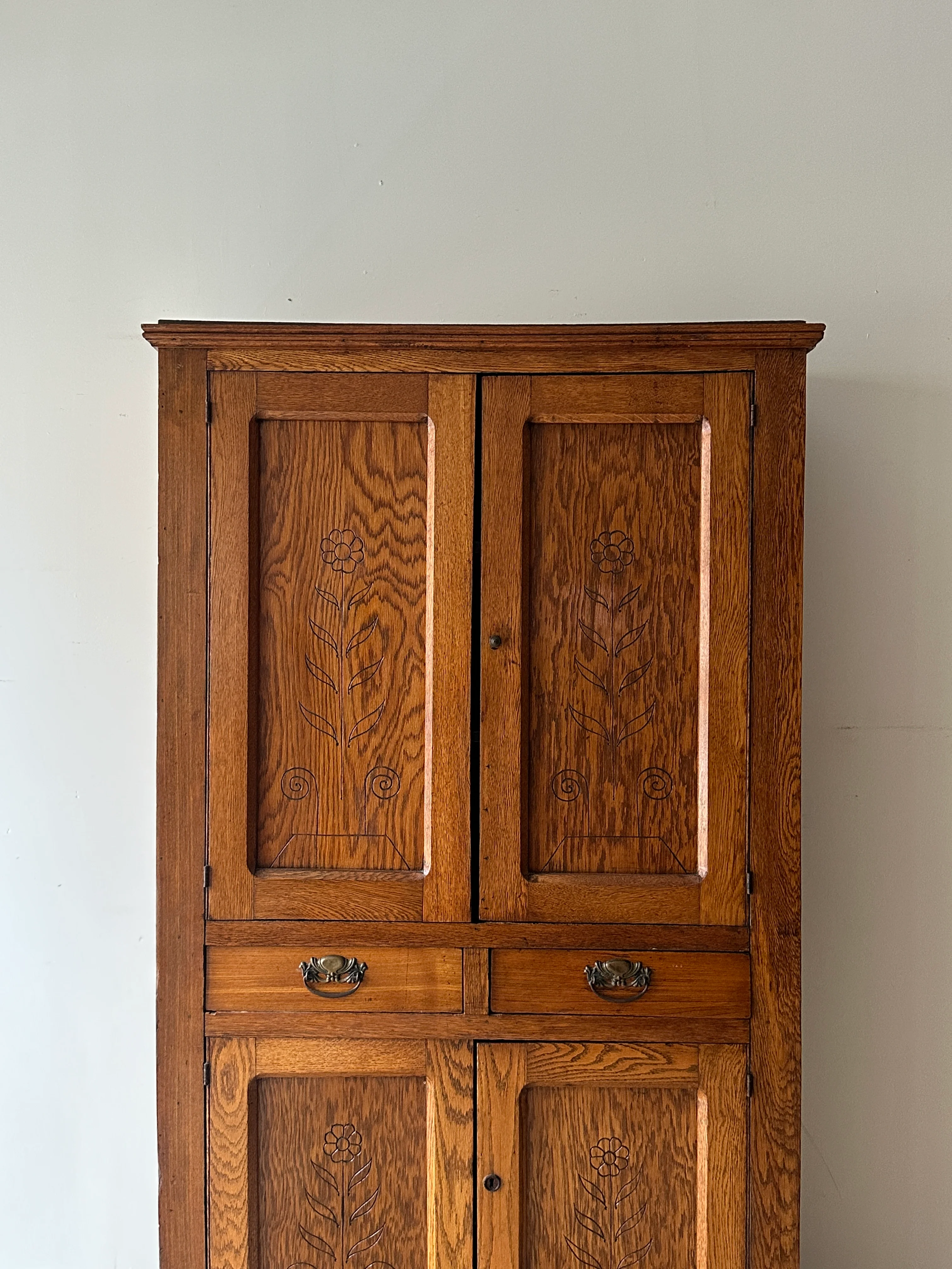 Carved golden oak hutch - Image 2