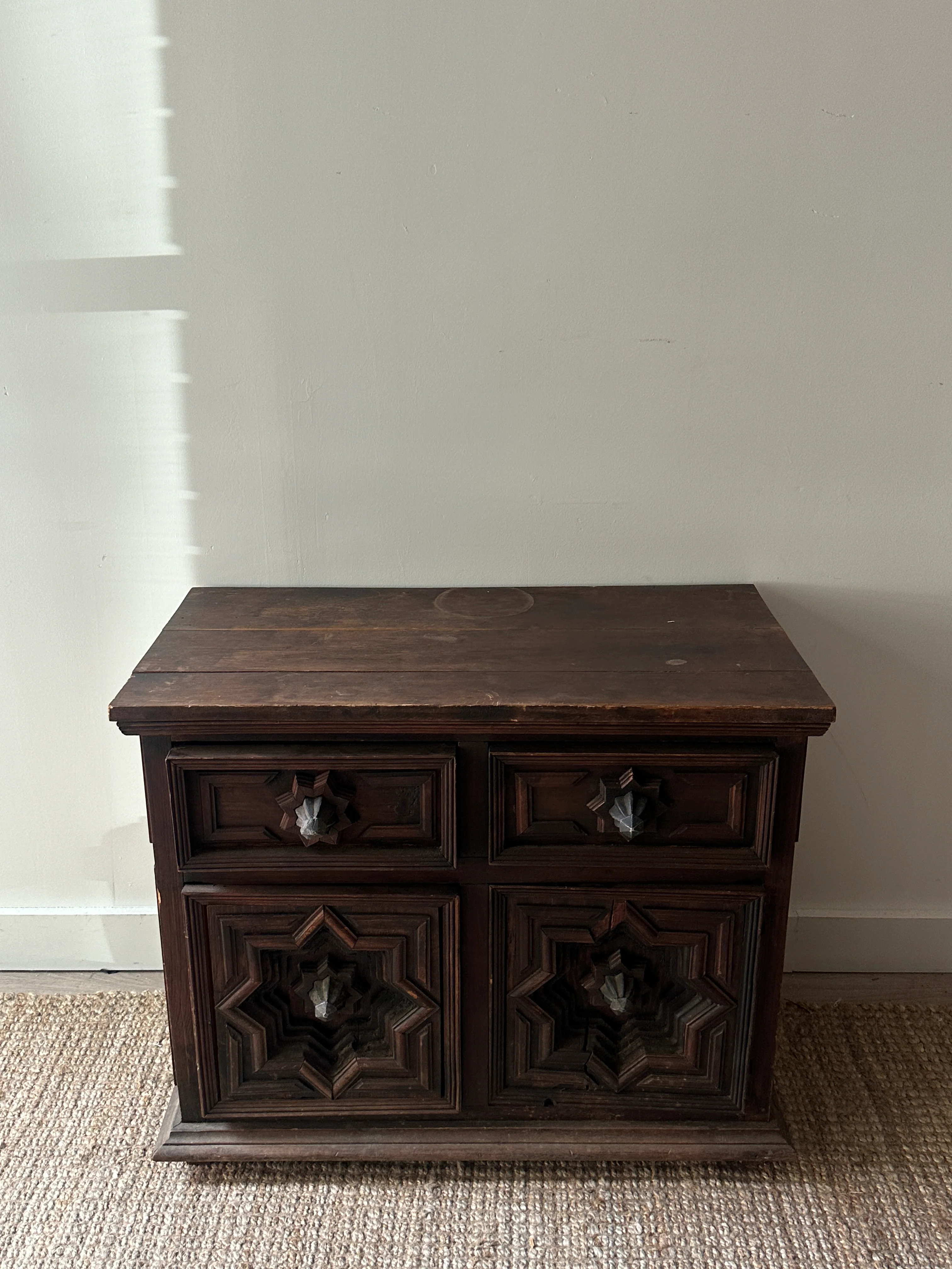 Carved pine server - Image 4