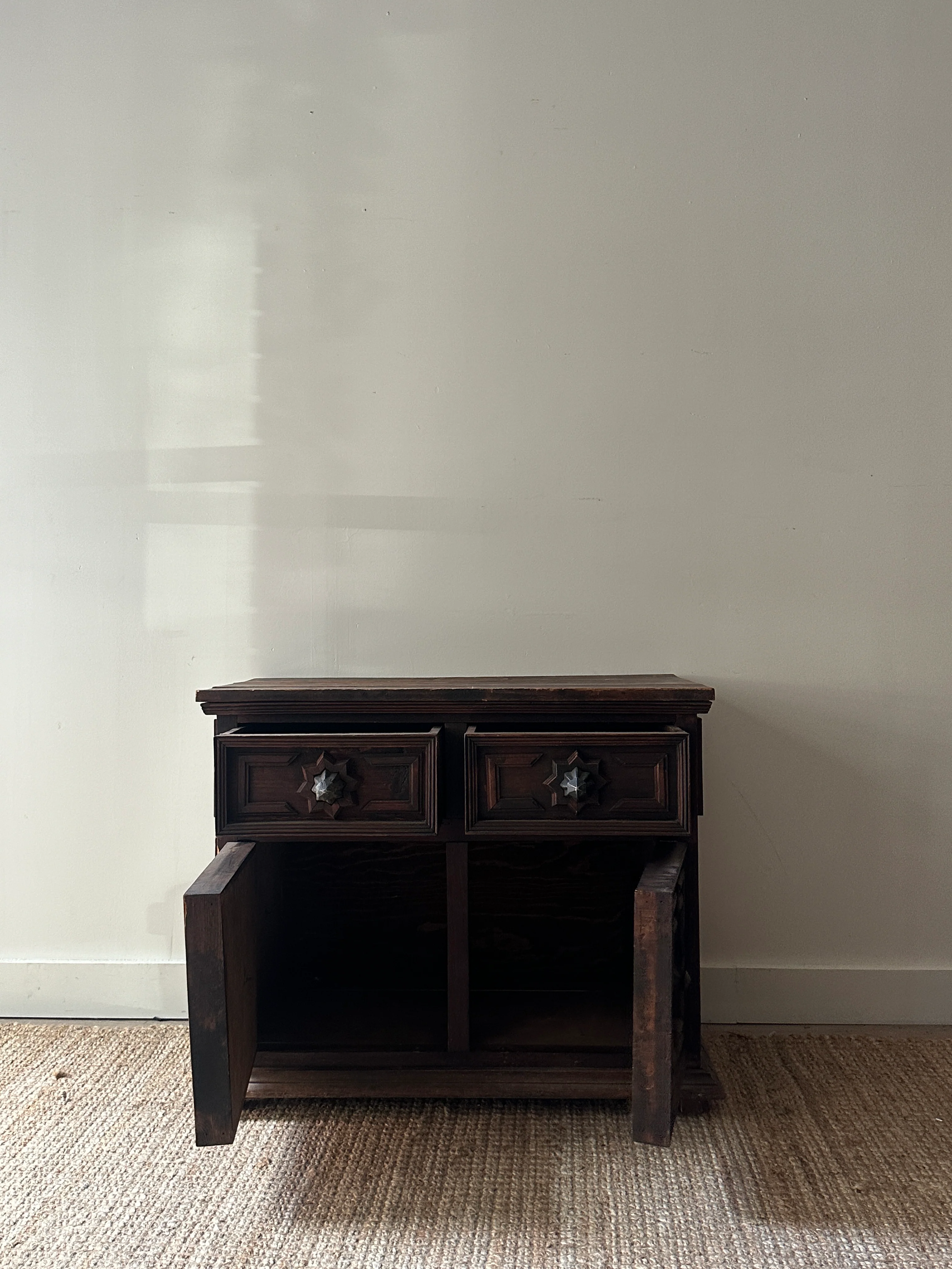 Carved pine server - Image 5