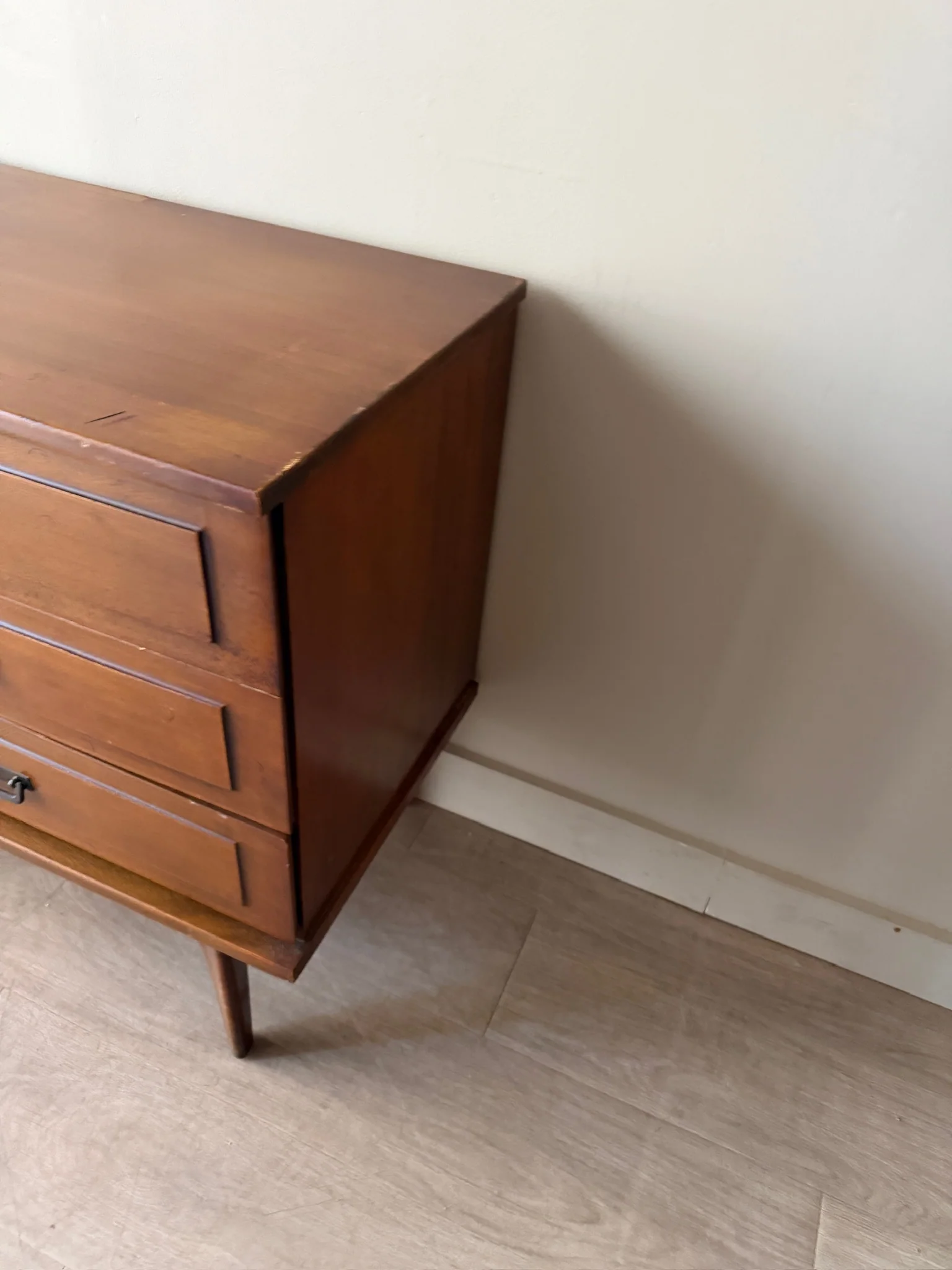 Century walnut 6 drawer dresser - Image 4
