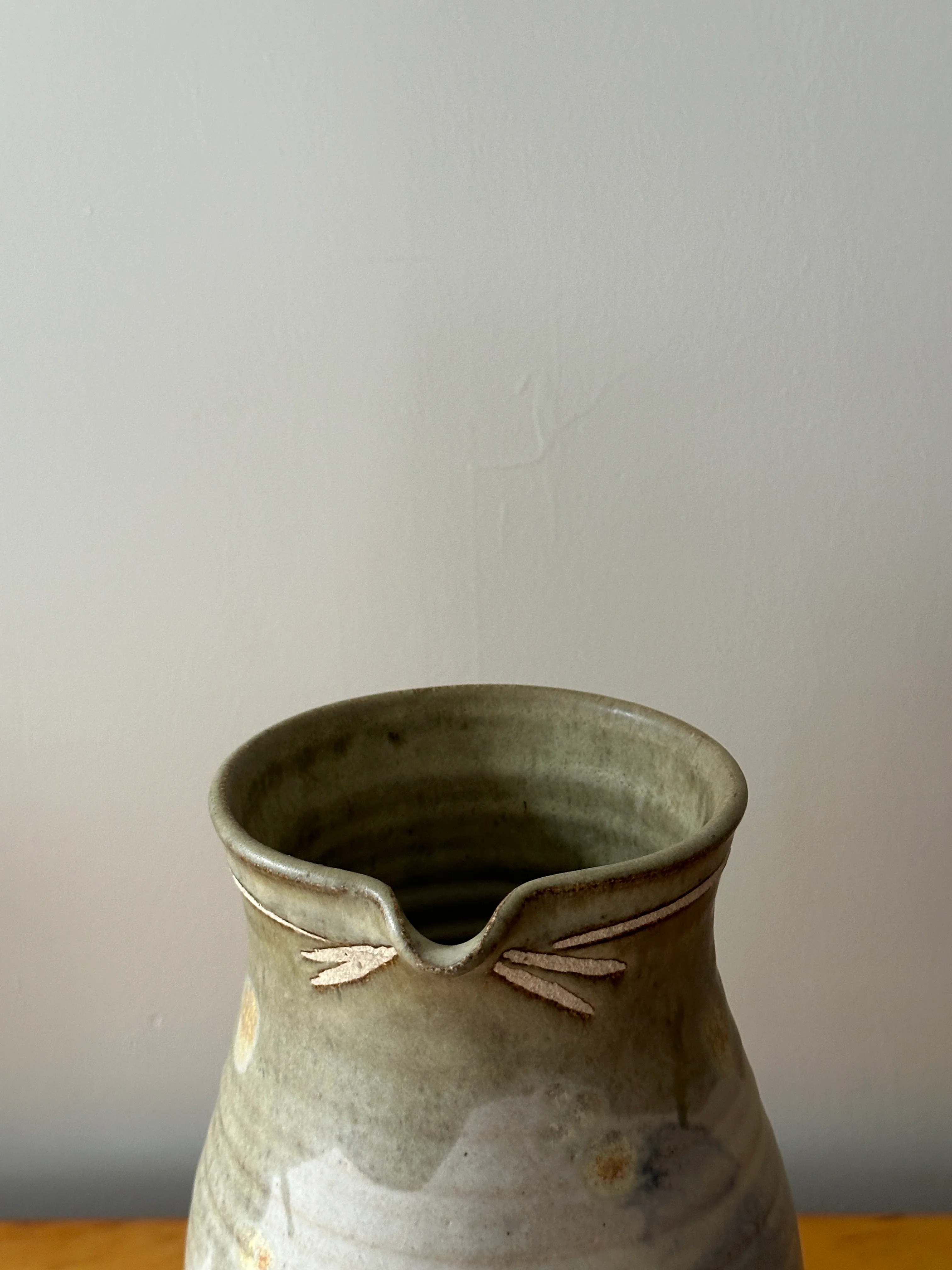 Ceramic pitcher - Image 4