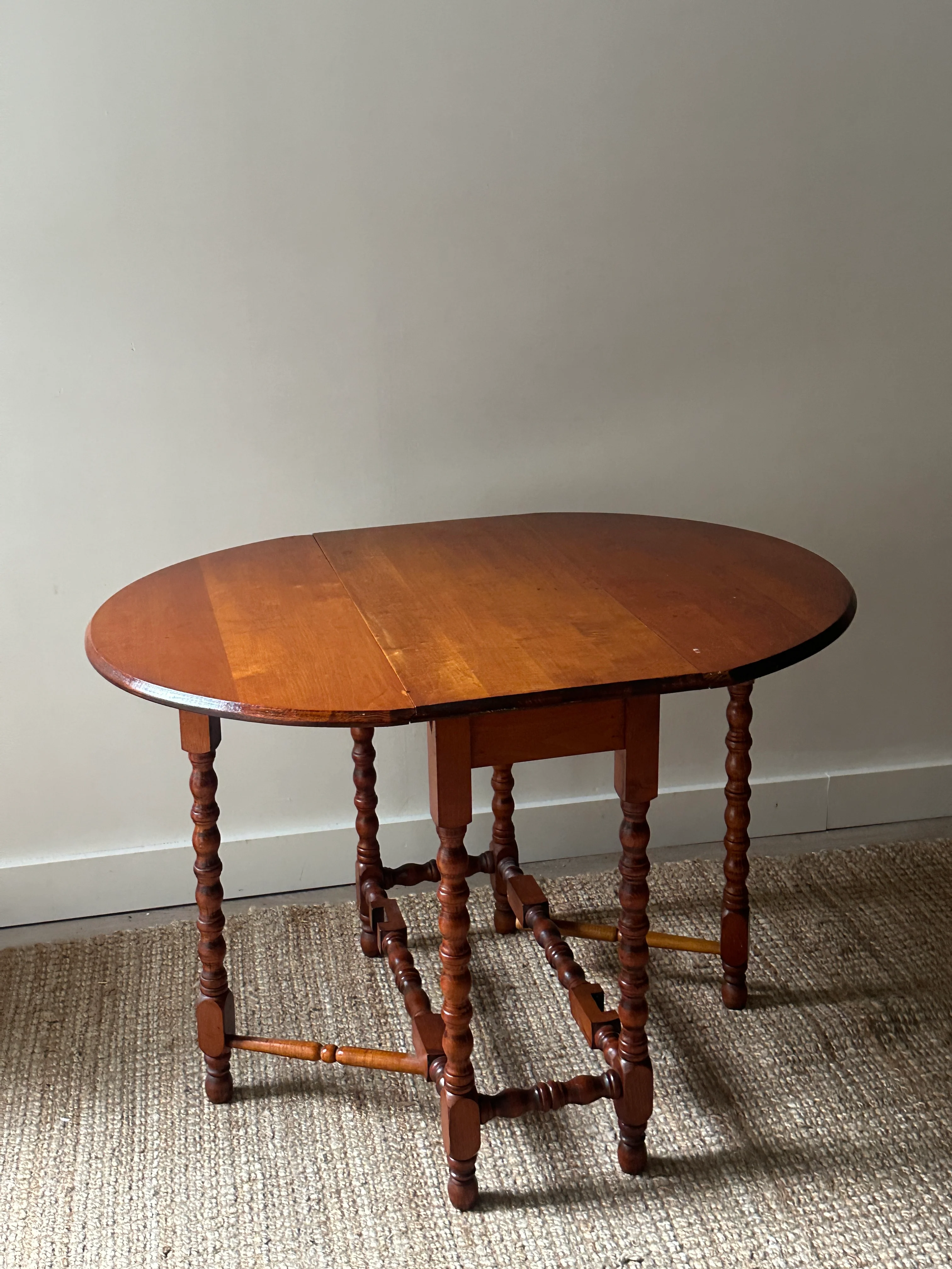 Colonial revival gate leg table - Image 3