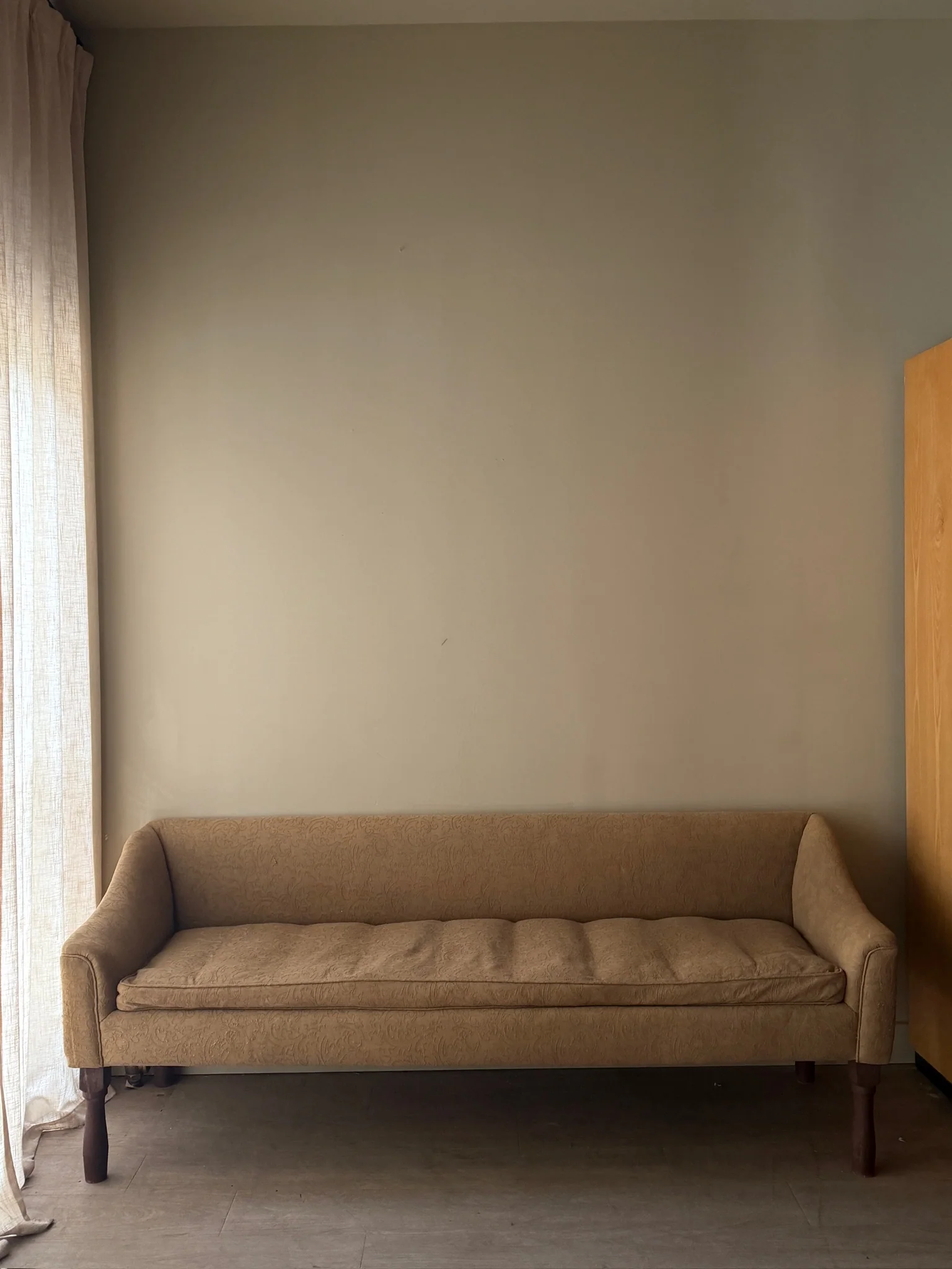 Damask upholstered settee with turned walnut legs