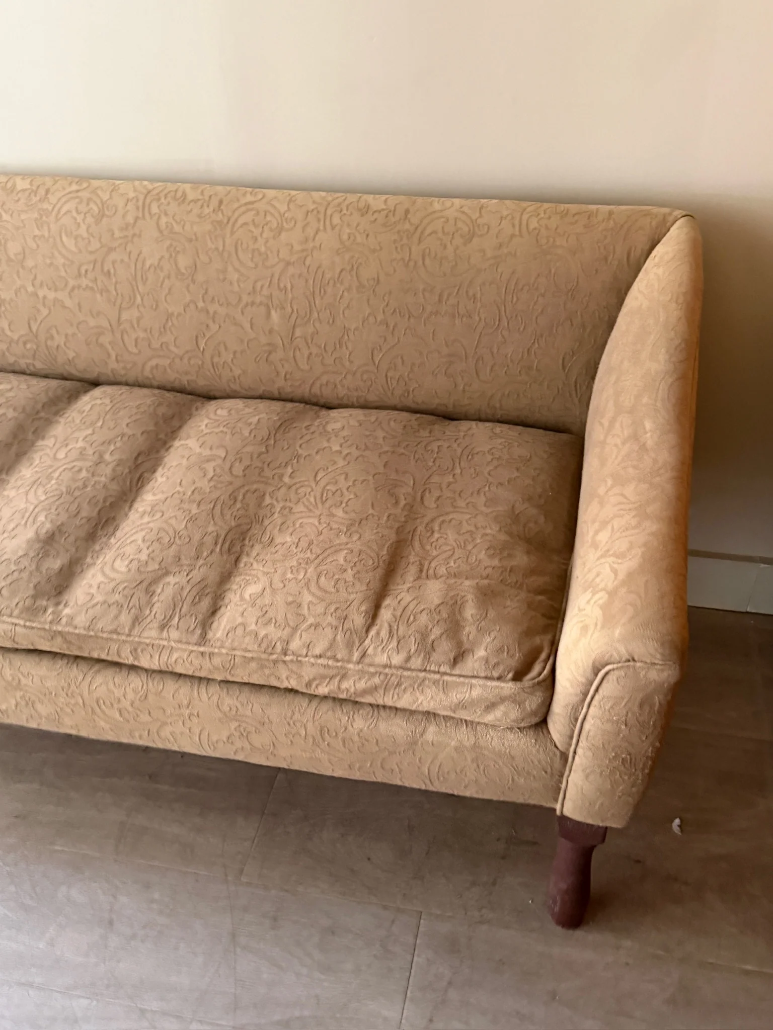 Damask upholstered settee with turned walnut legs - Image 2