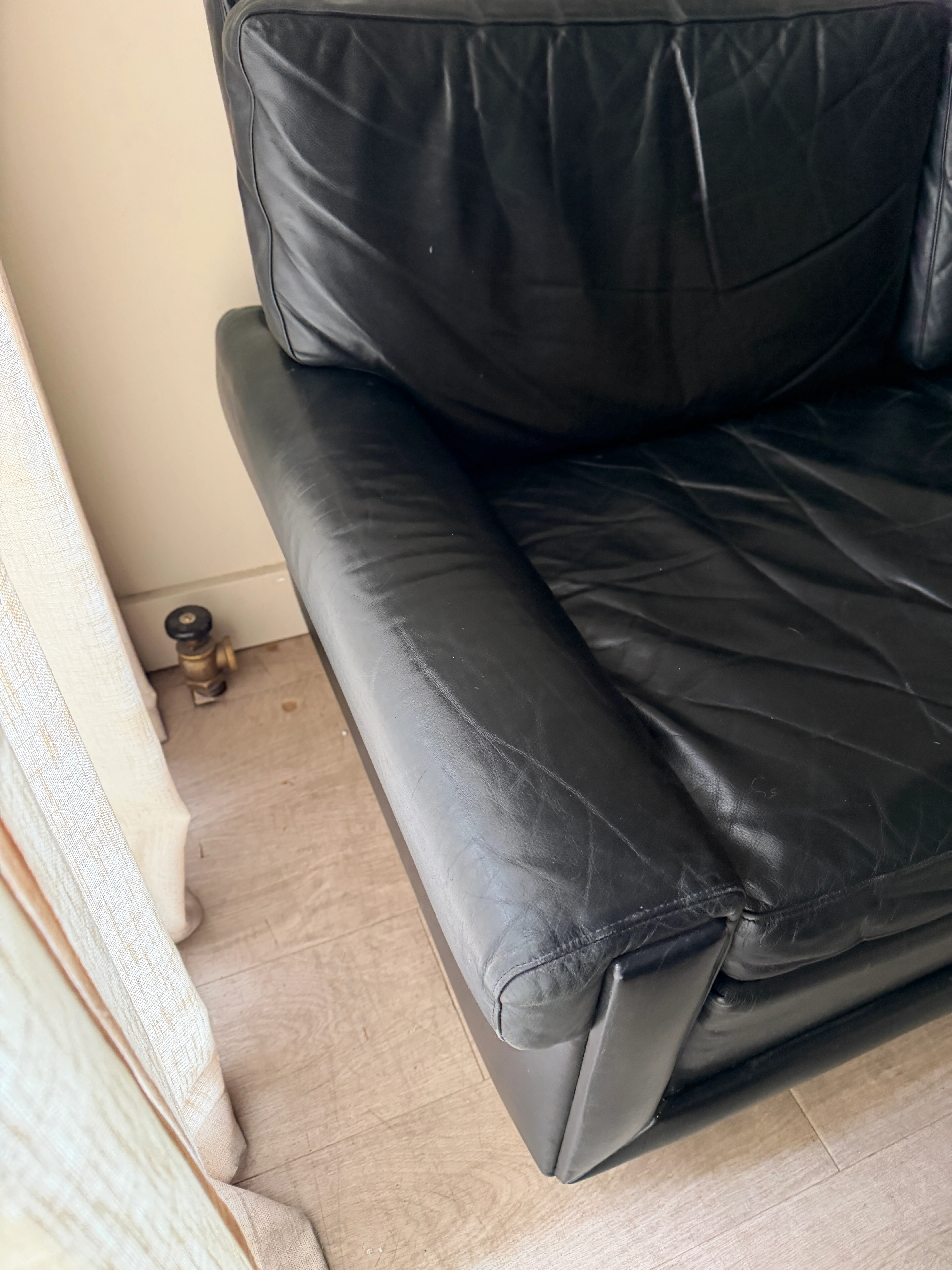 Danish black leather sofa - Image 4