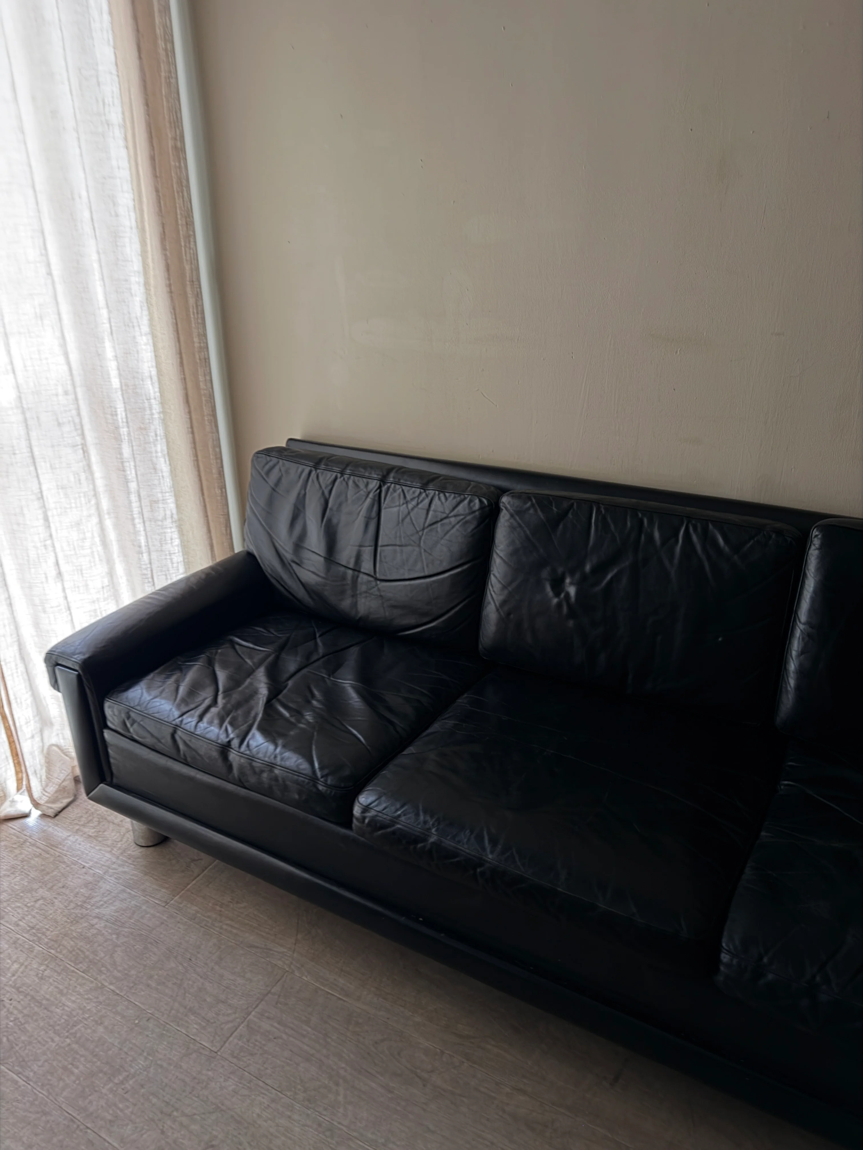 Danish black leather sofa - Image 6