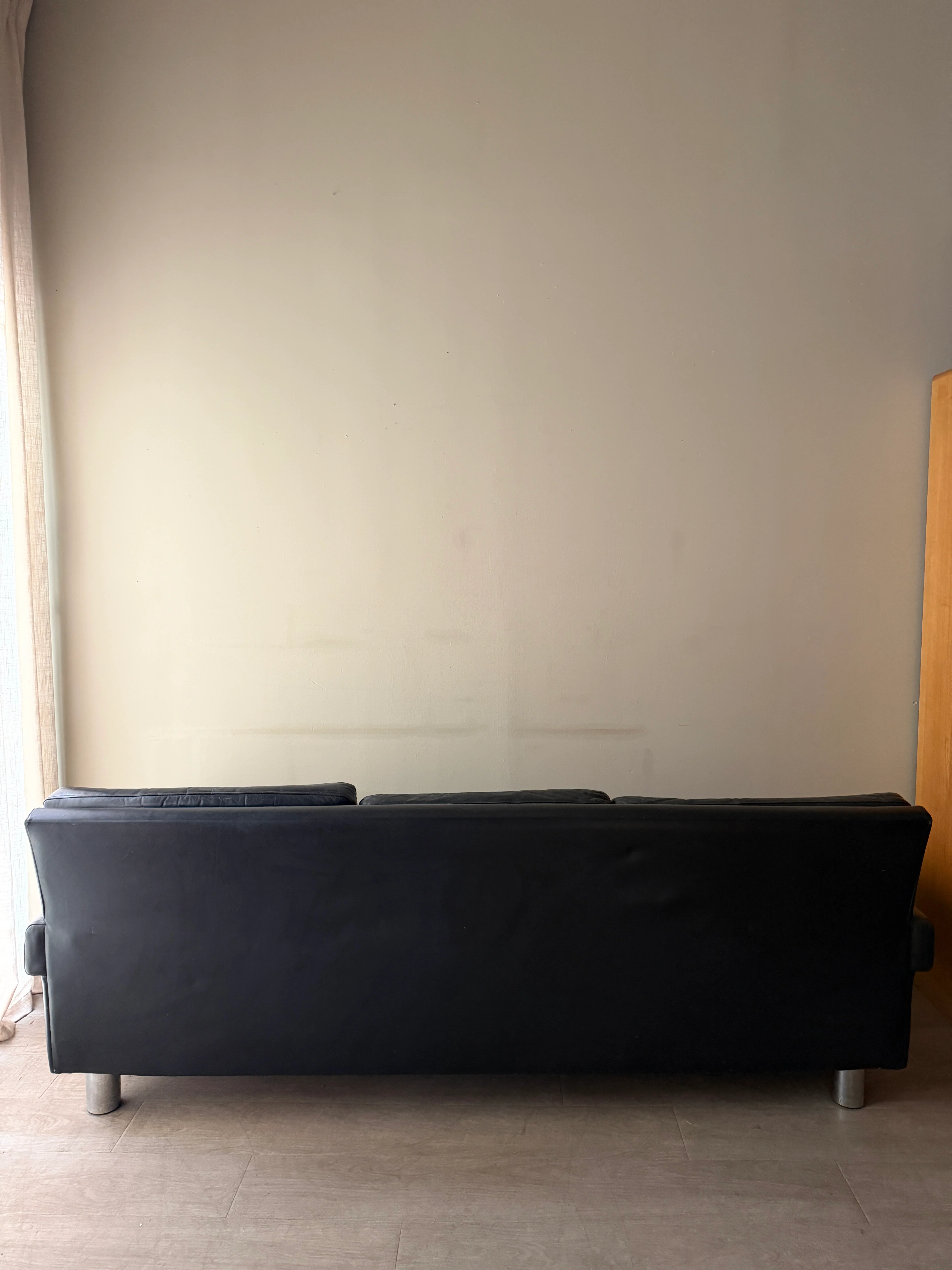 Danish black leather sofa - Image 7