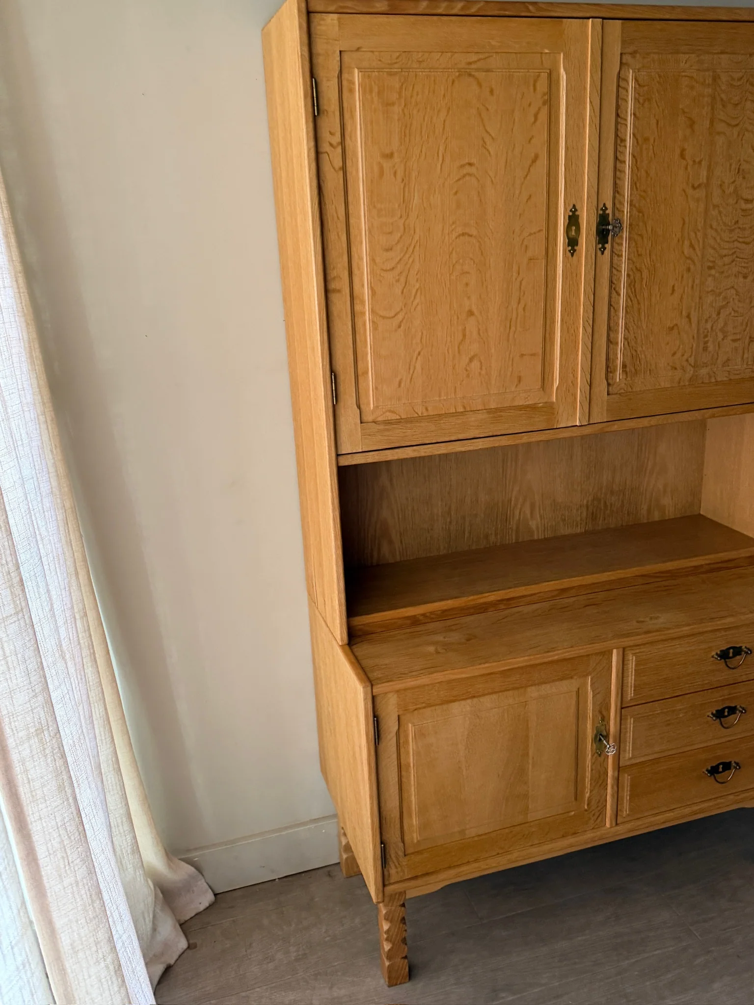 Danish oak hutch with drawers - Image 2