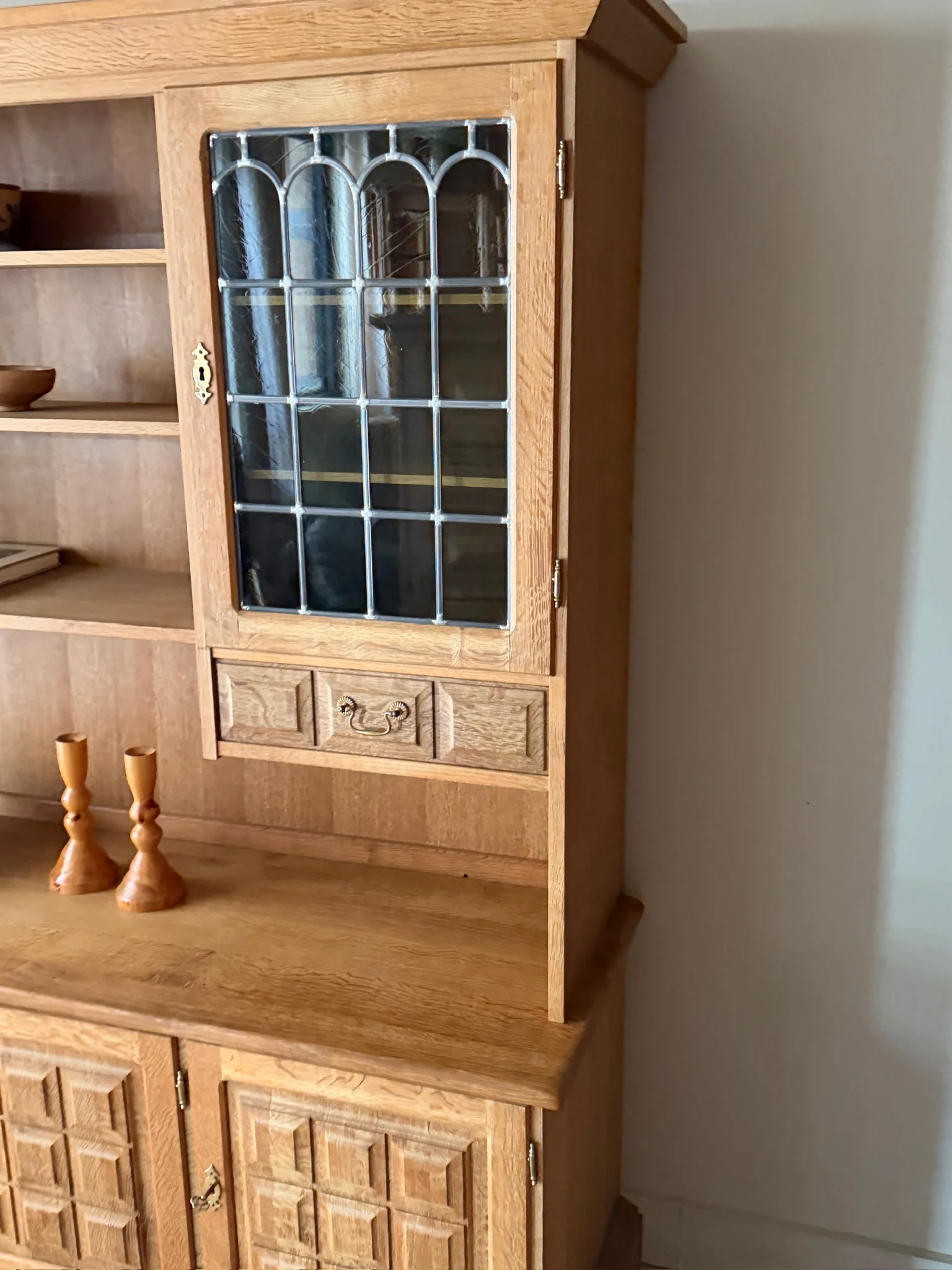 Danish oak two piece sideboard/hutch - Image 5