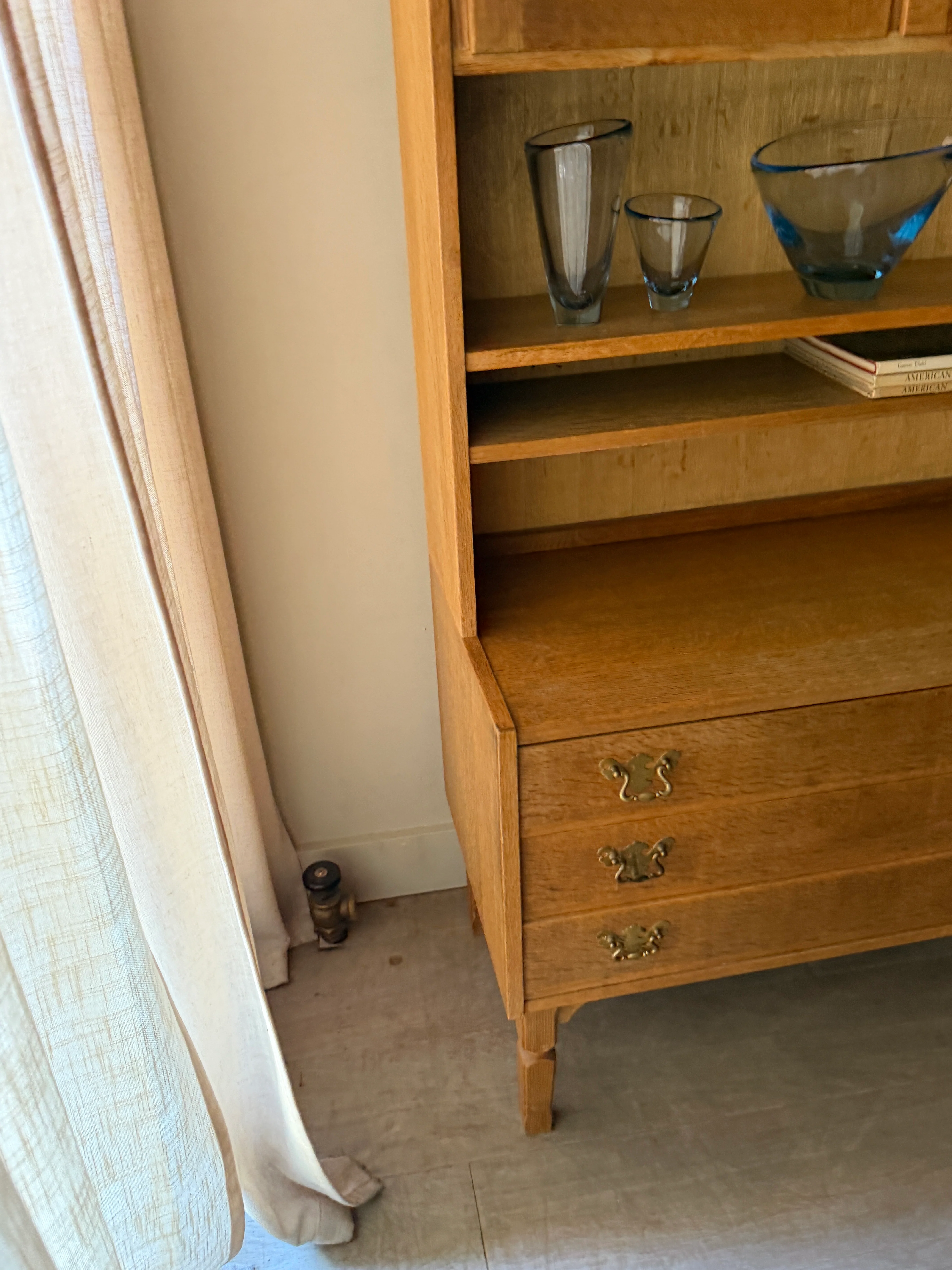 Danish oak & stained glass two piece hutch - Image 3