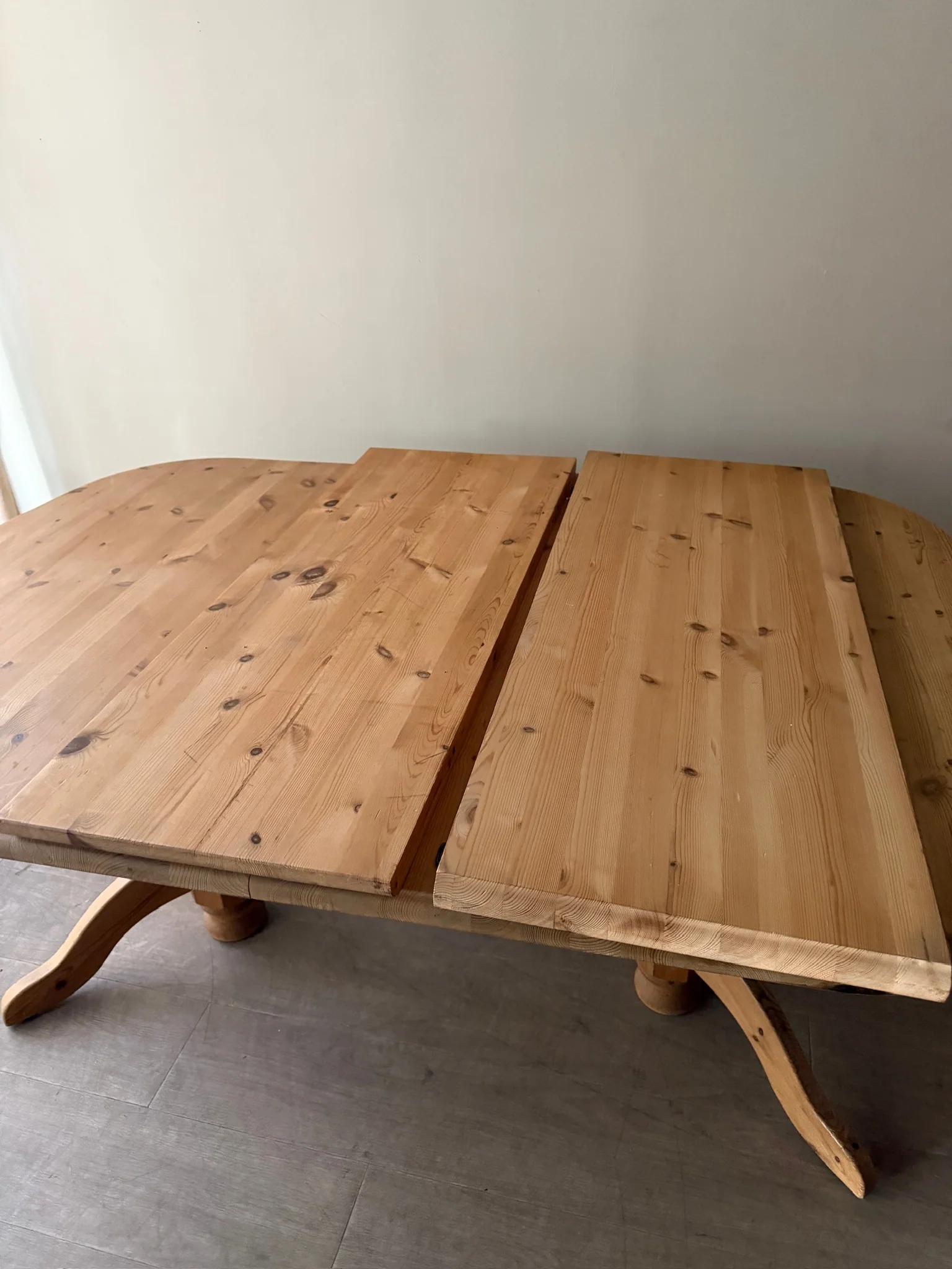 Danish pine dining table with extensions - Image 7