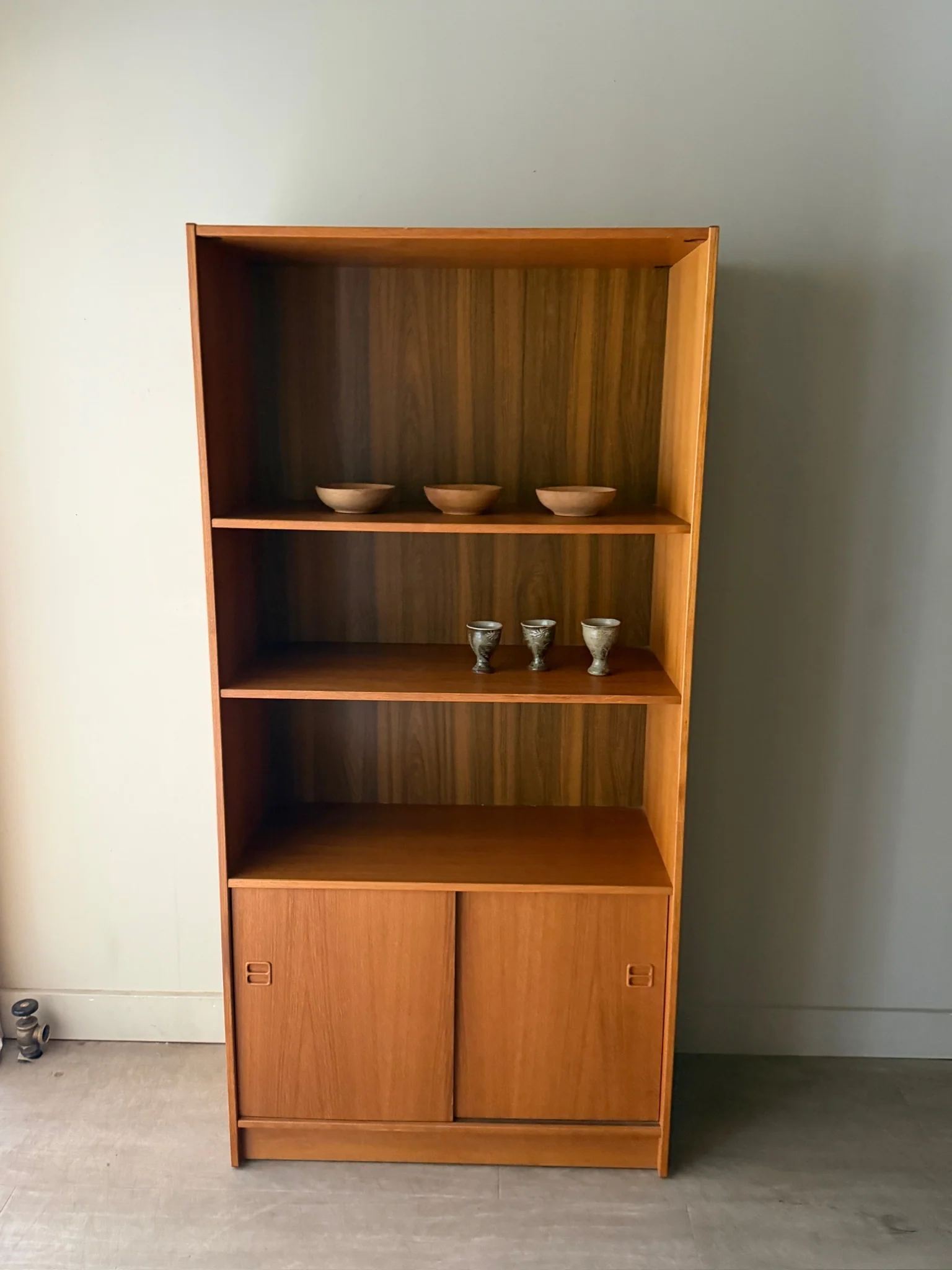 Danish teak bookcase with sliding doors - Image 2