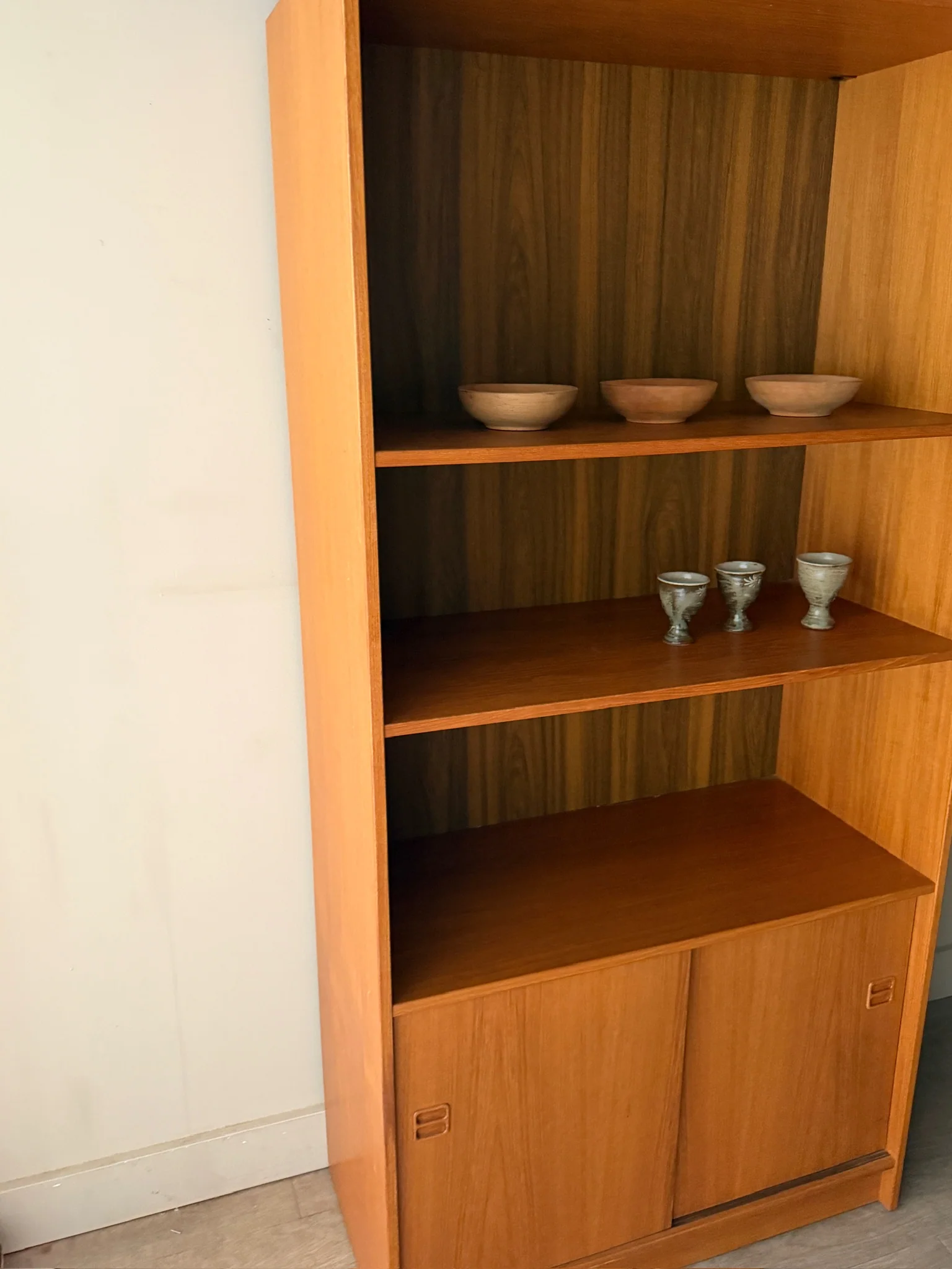 Danish teak bookcase with sliding doors - Image 3