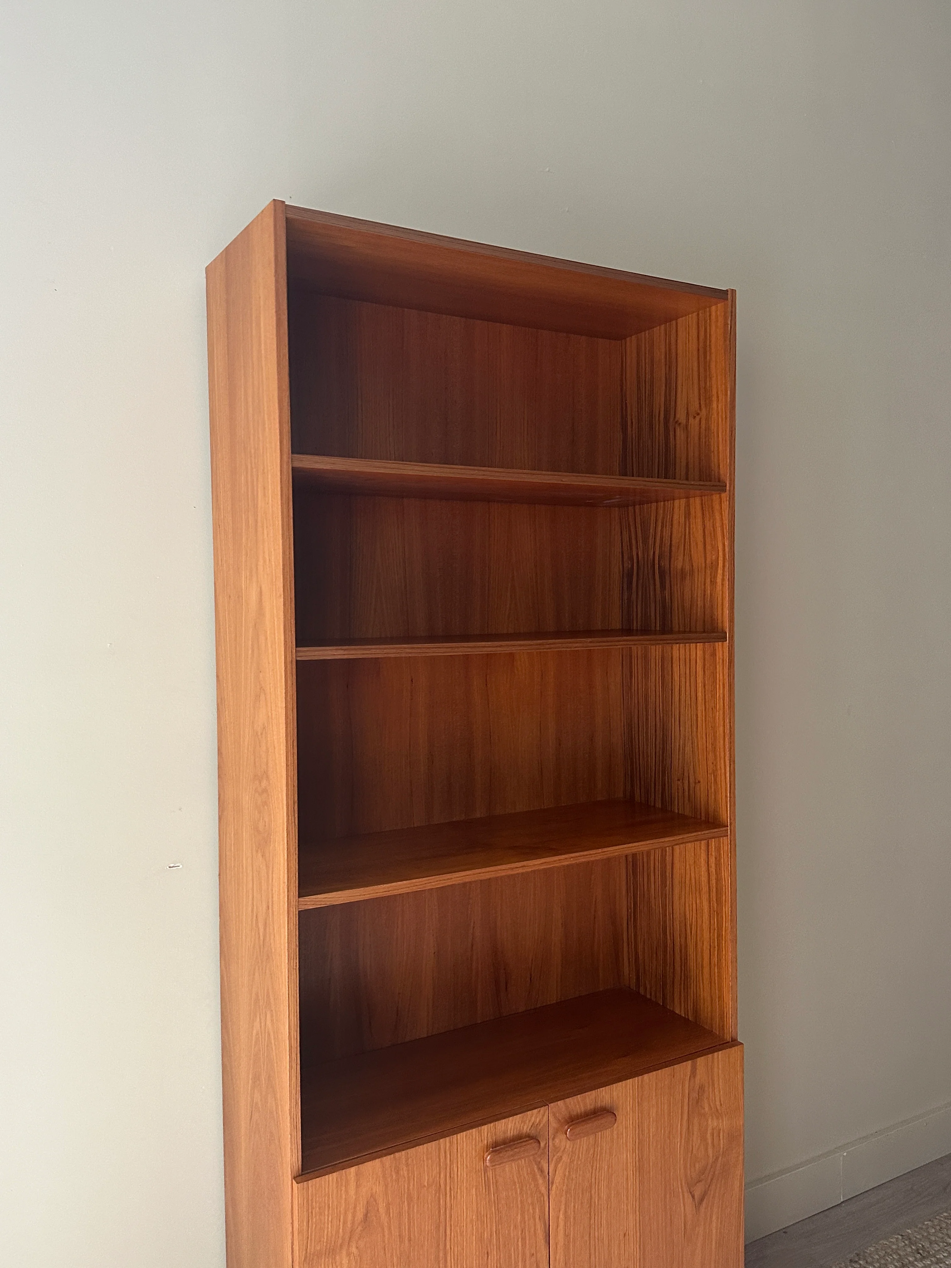 Danish teak bookshelf - Image 3