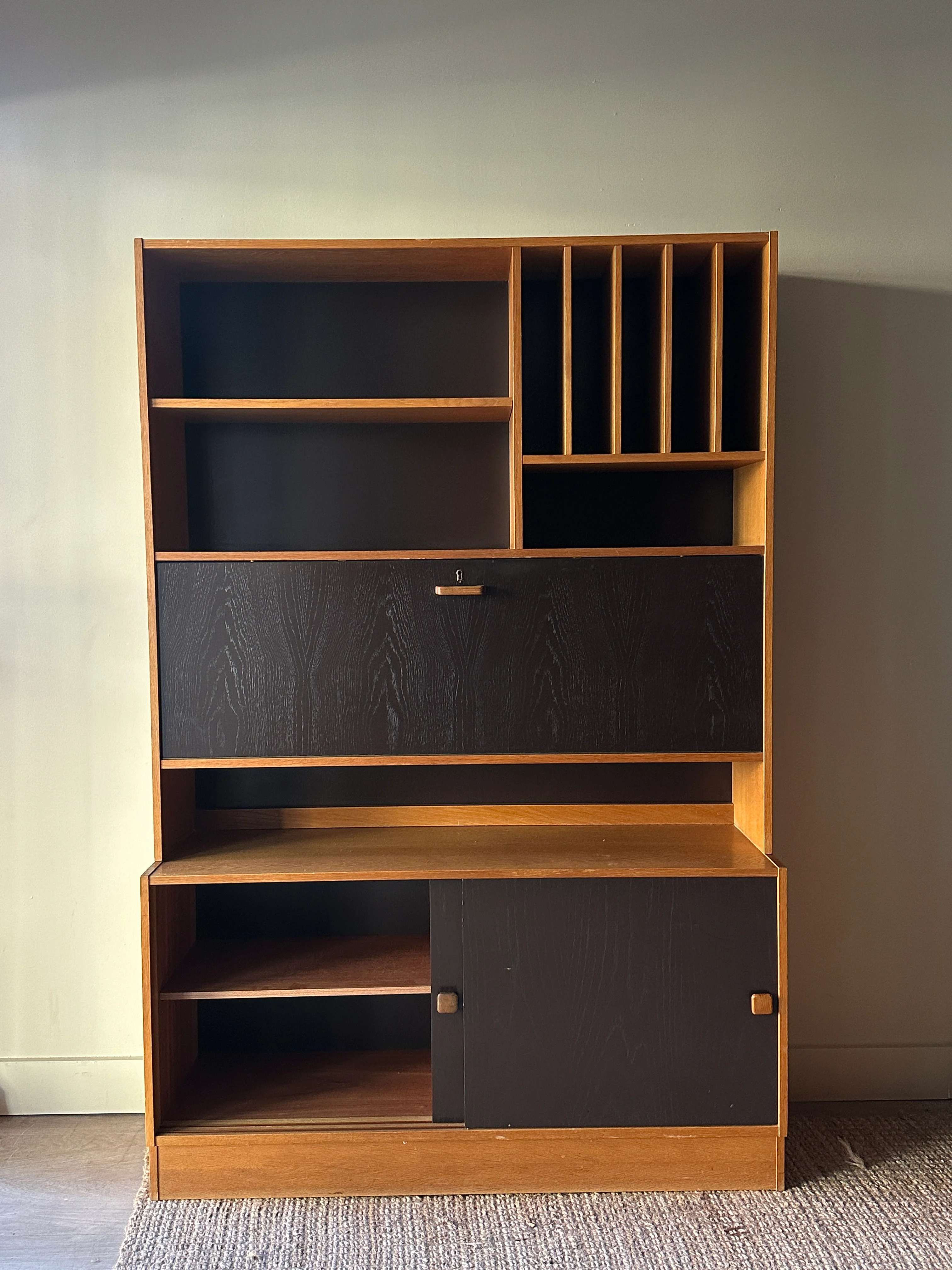 Danish two piece hutch - Image 5