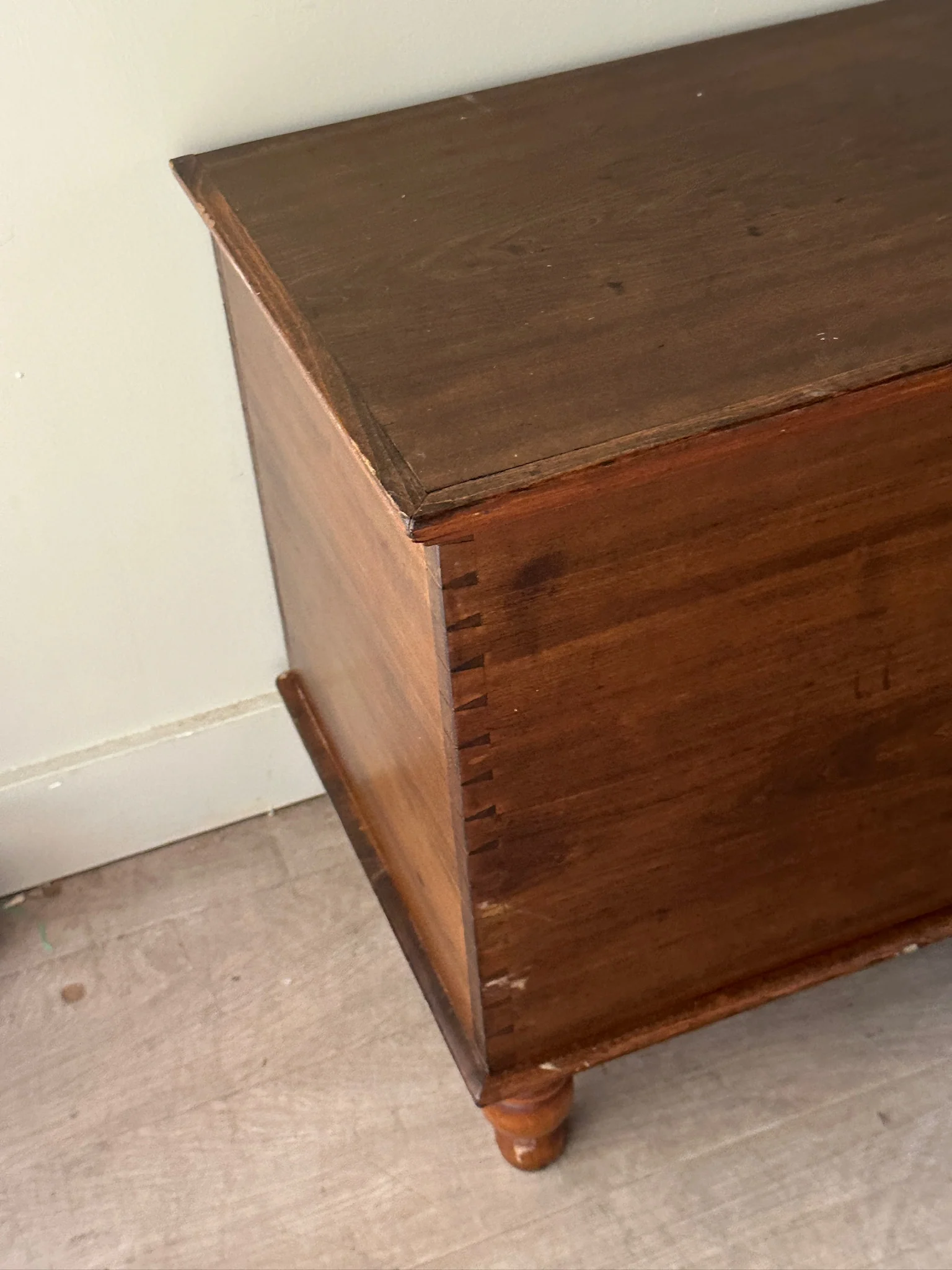 Dark pine chest - Image 3