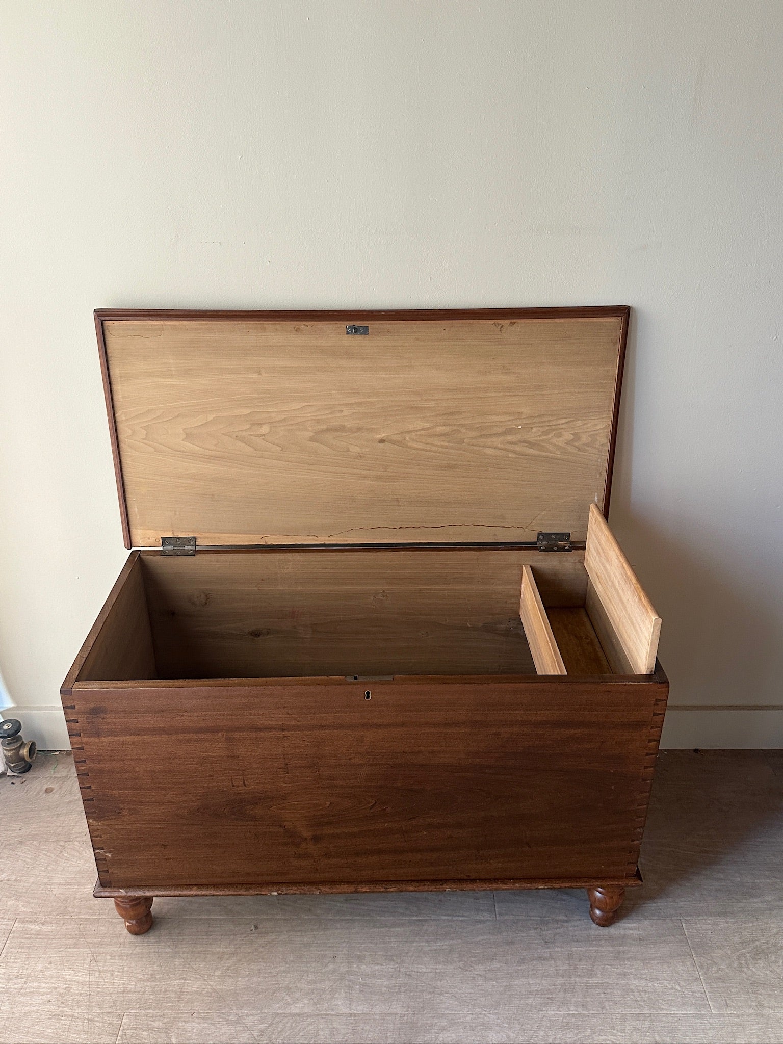 Dark pine chest - Image 5