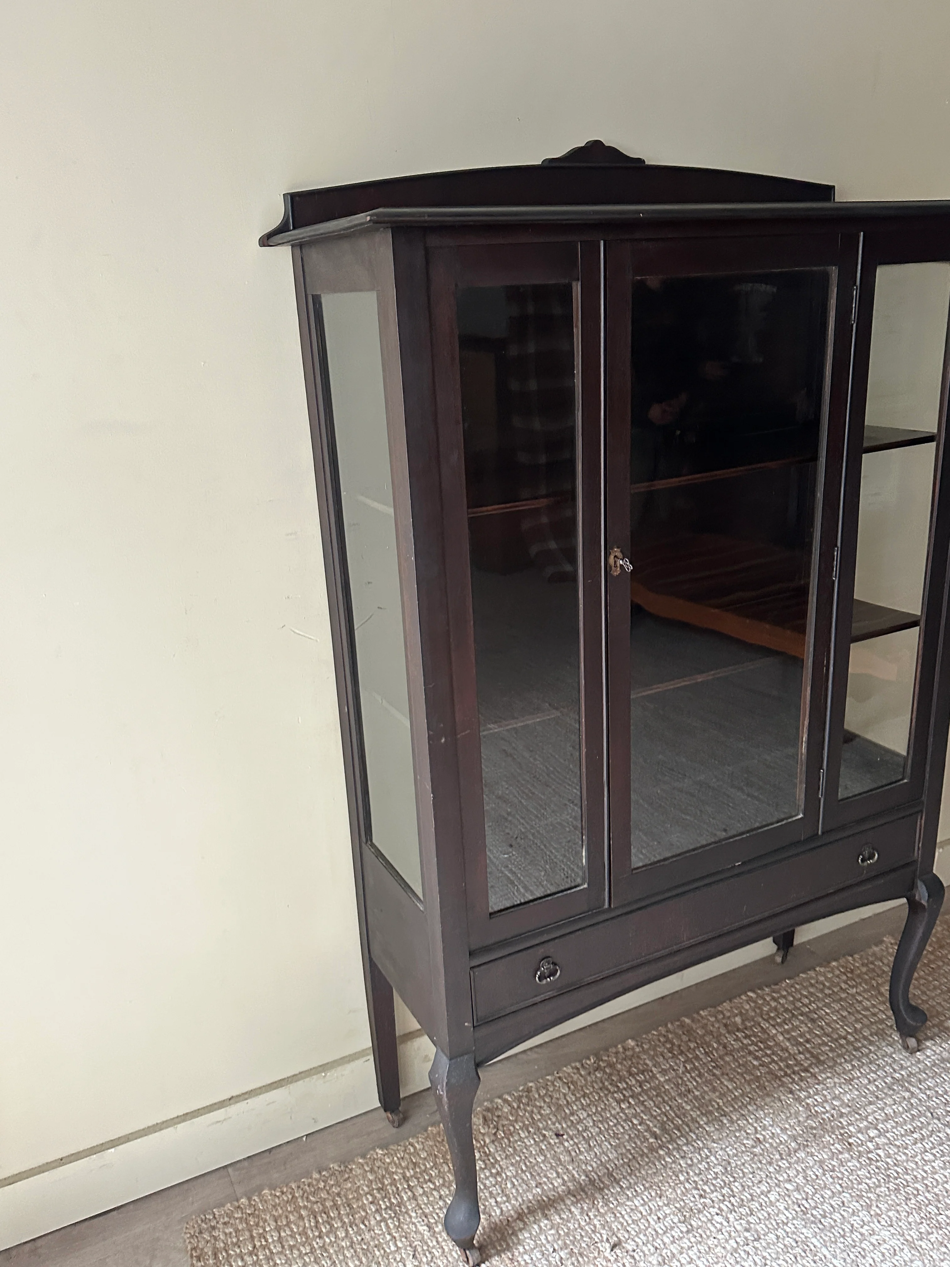 Dark stained mahogany display case - Image 2