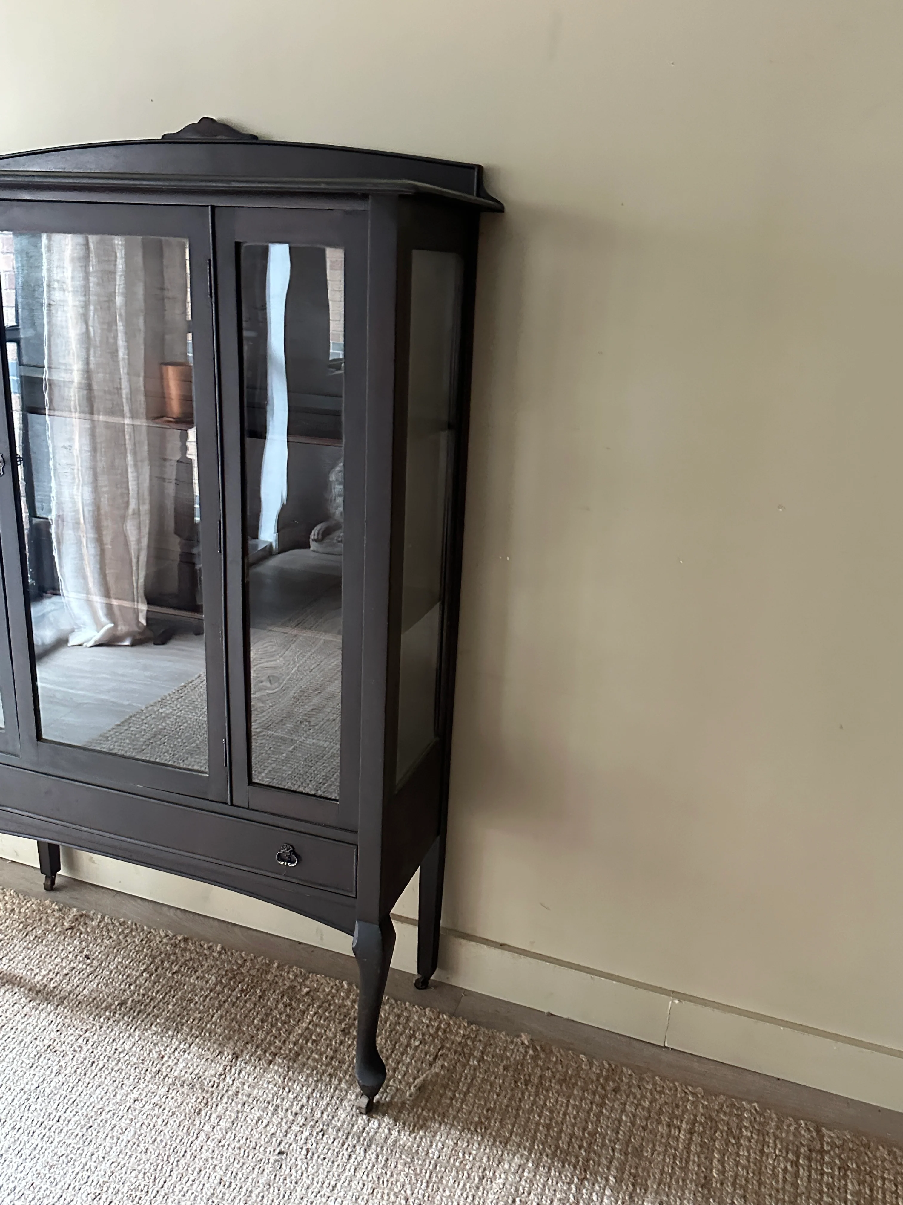 Dark stained mahogany display case - Image 3
