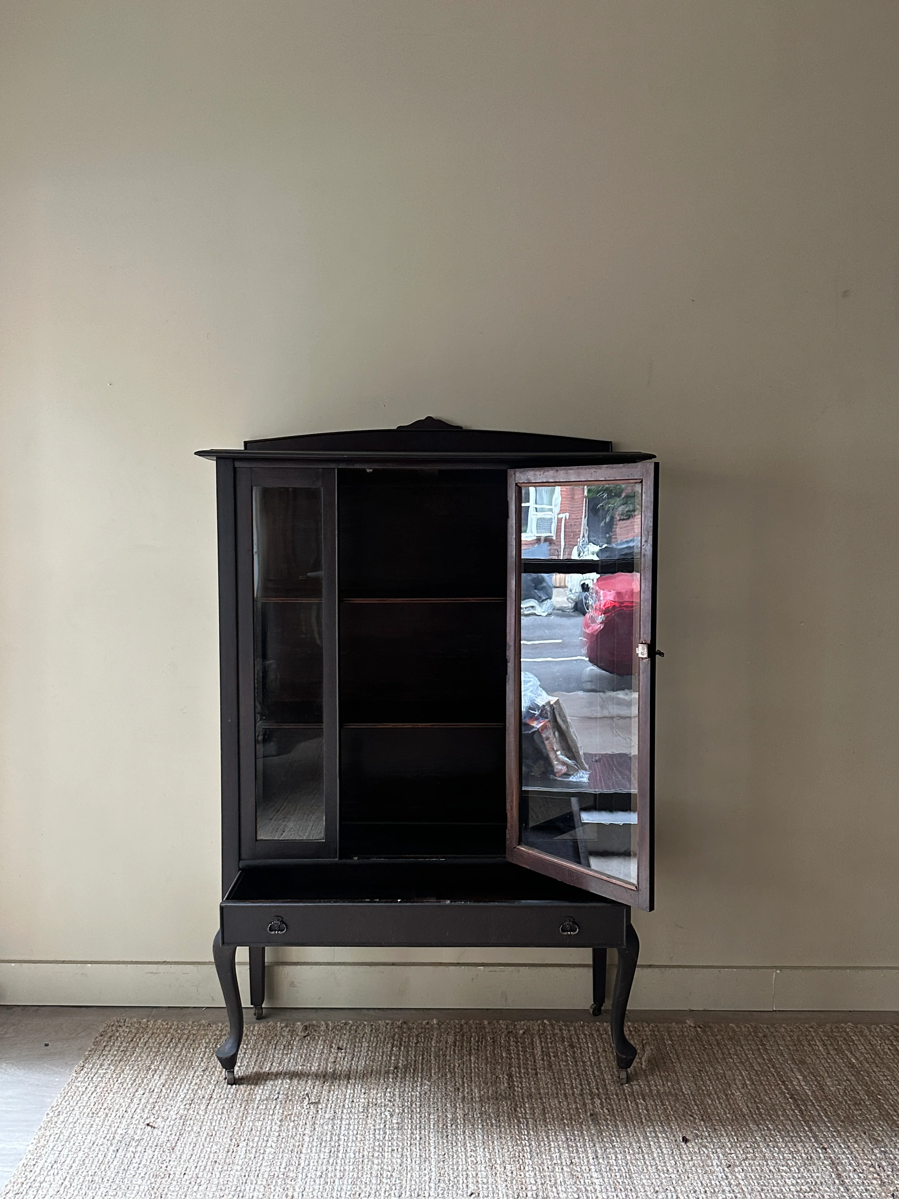 Dark stained mahogany display case - Image 4