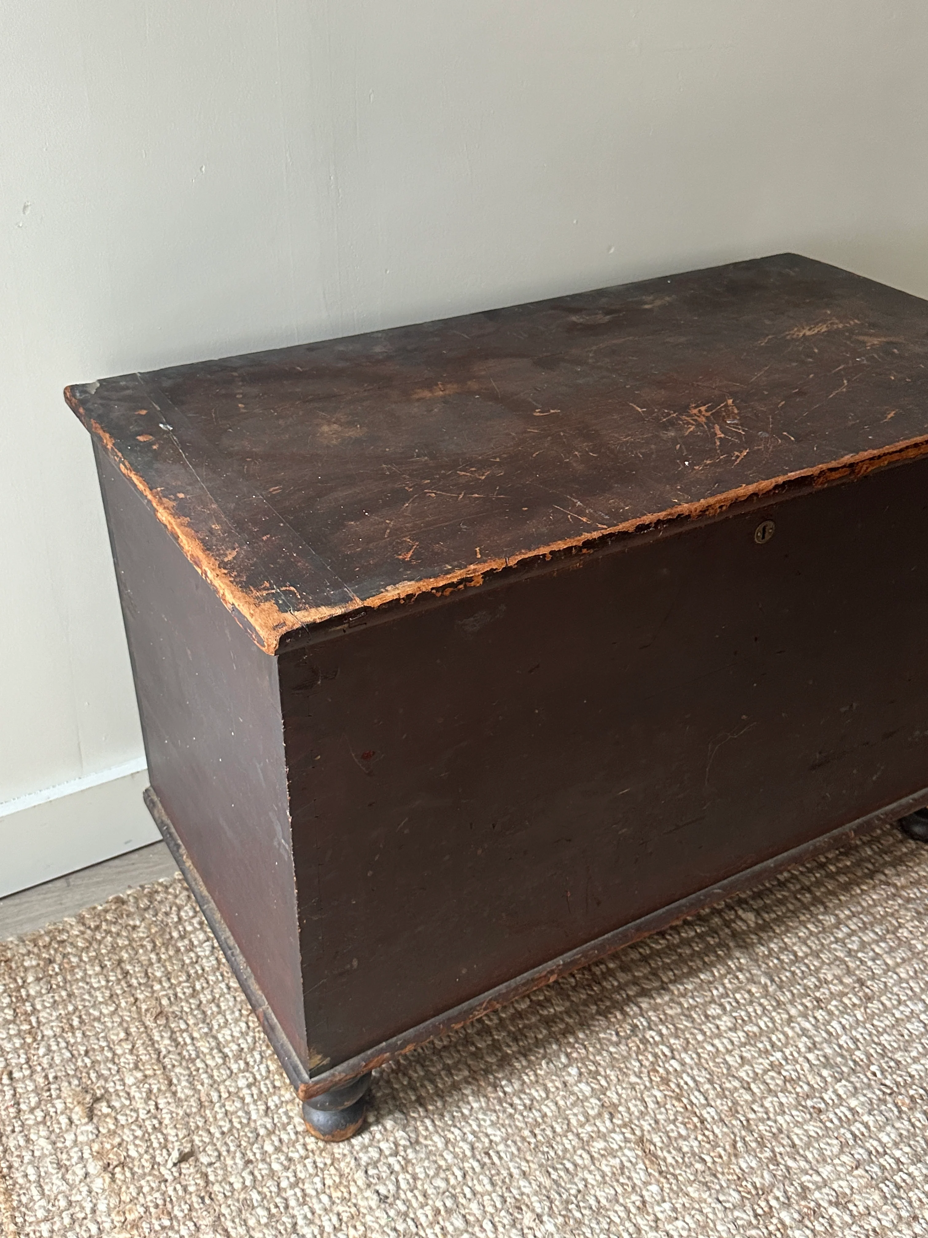 Dark wood chest - Image 3