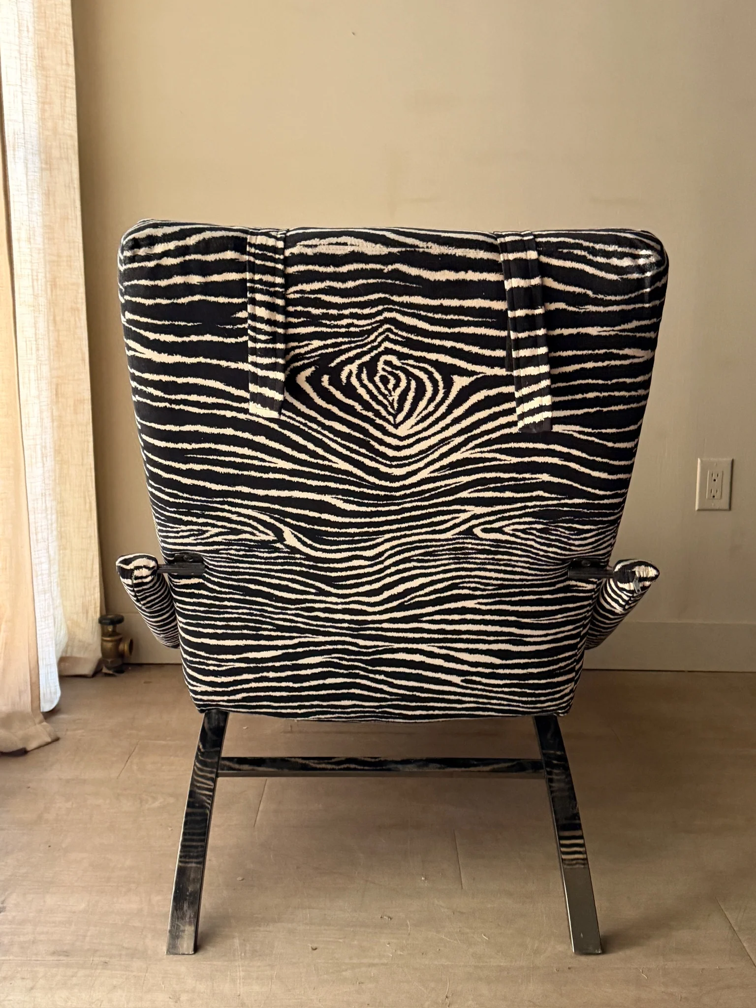 Design Institute of America zebra chaise lounge - Image 4