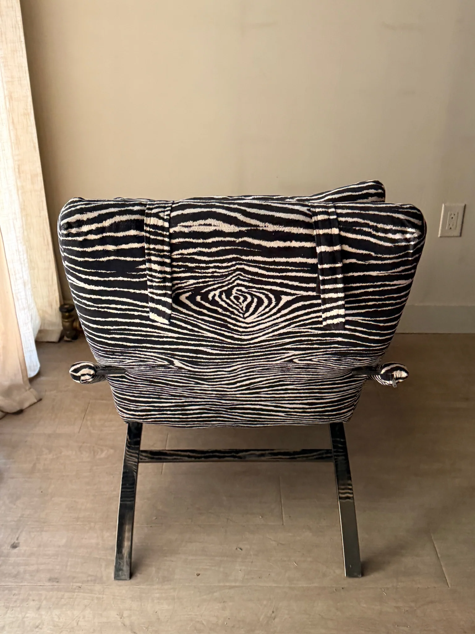 Design Institute of America zebra chaise lounge - Image 5